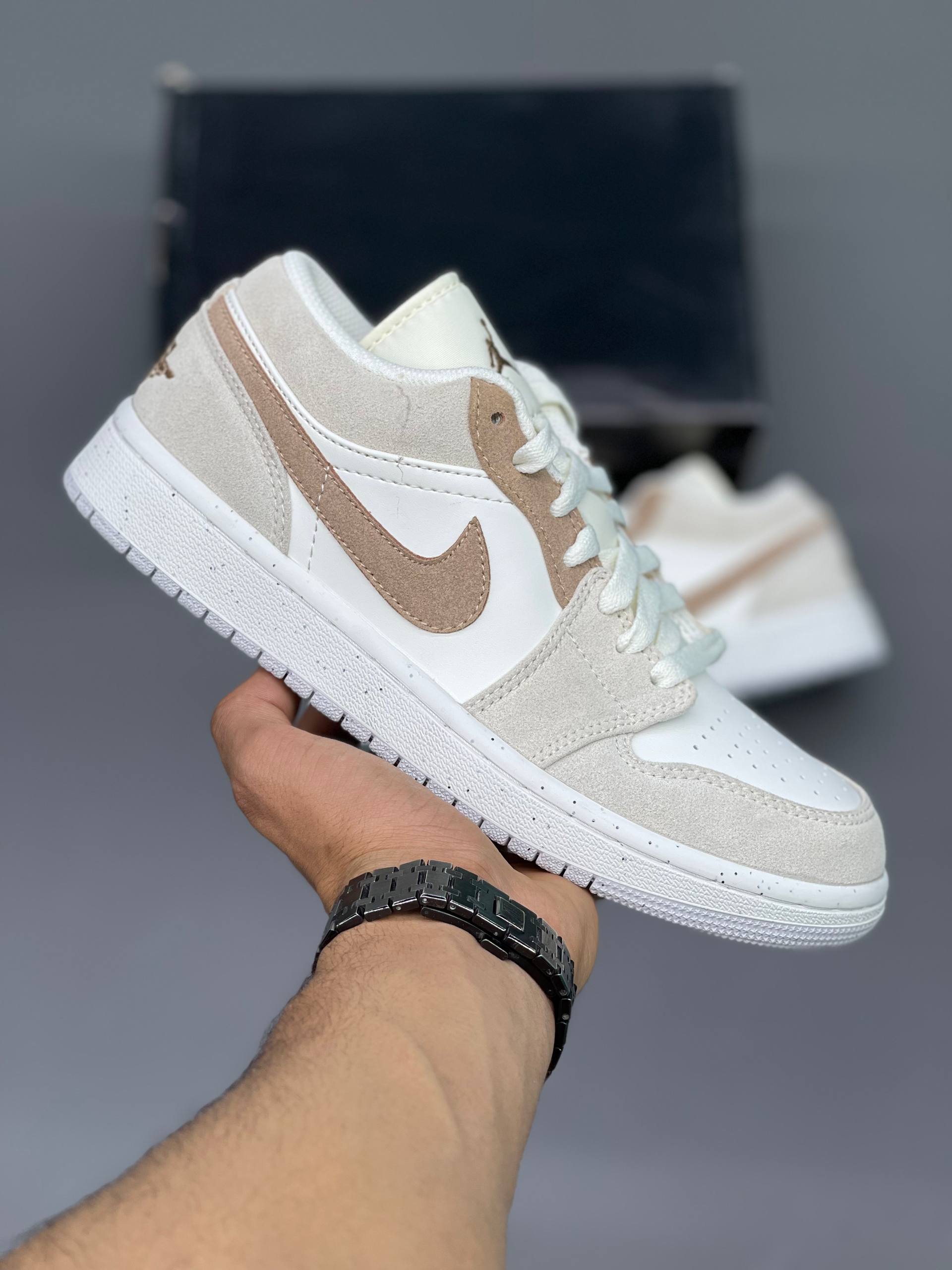 کفش کتونی نایک ایر جردن 1 لو کرم قهوه ای Nike Air Jordan 1 Low SE Legend Light Brown