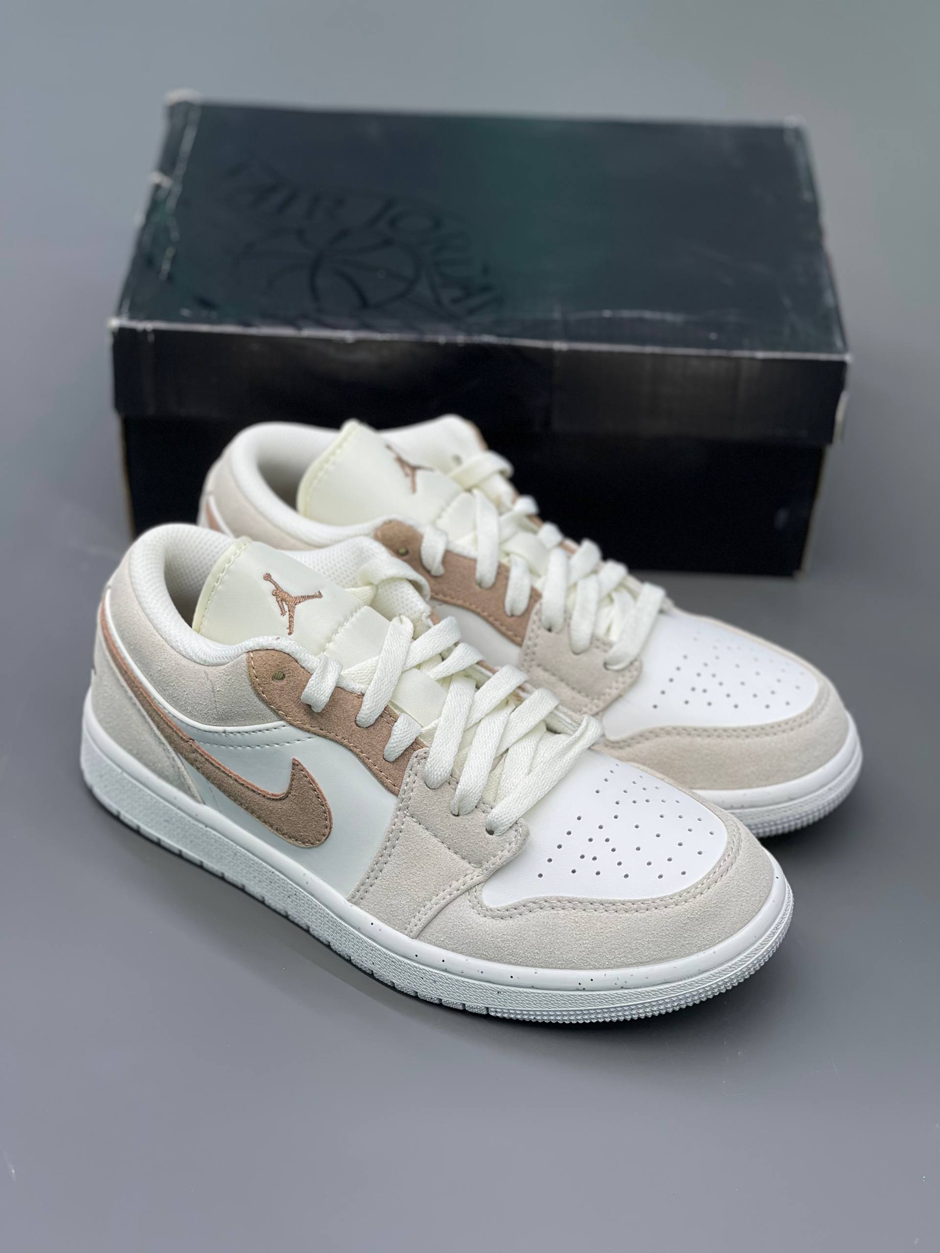 کفش کتونی نایک ایر جردن 1 لو کرم قهوه ای Nike Air Jordan 1 Low SE Legend Light Brown