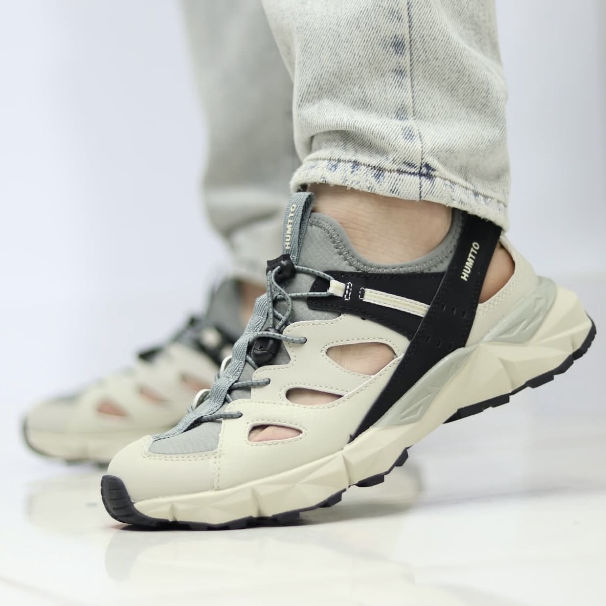 کفش صندل لژدار پیاده روی مردانه هامتو Humtto Men's sandal کرم