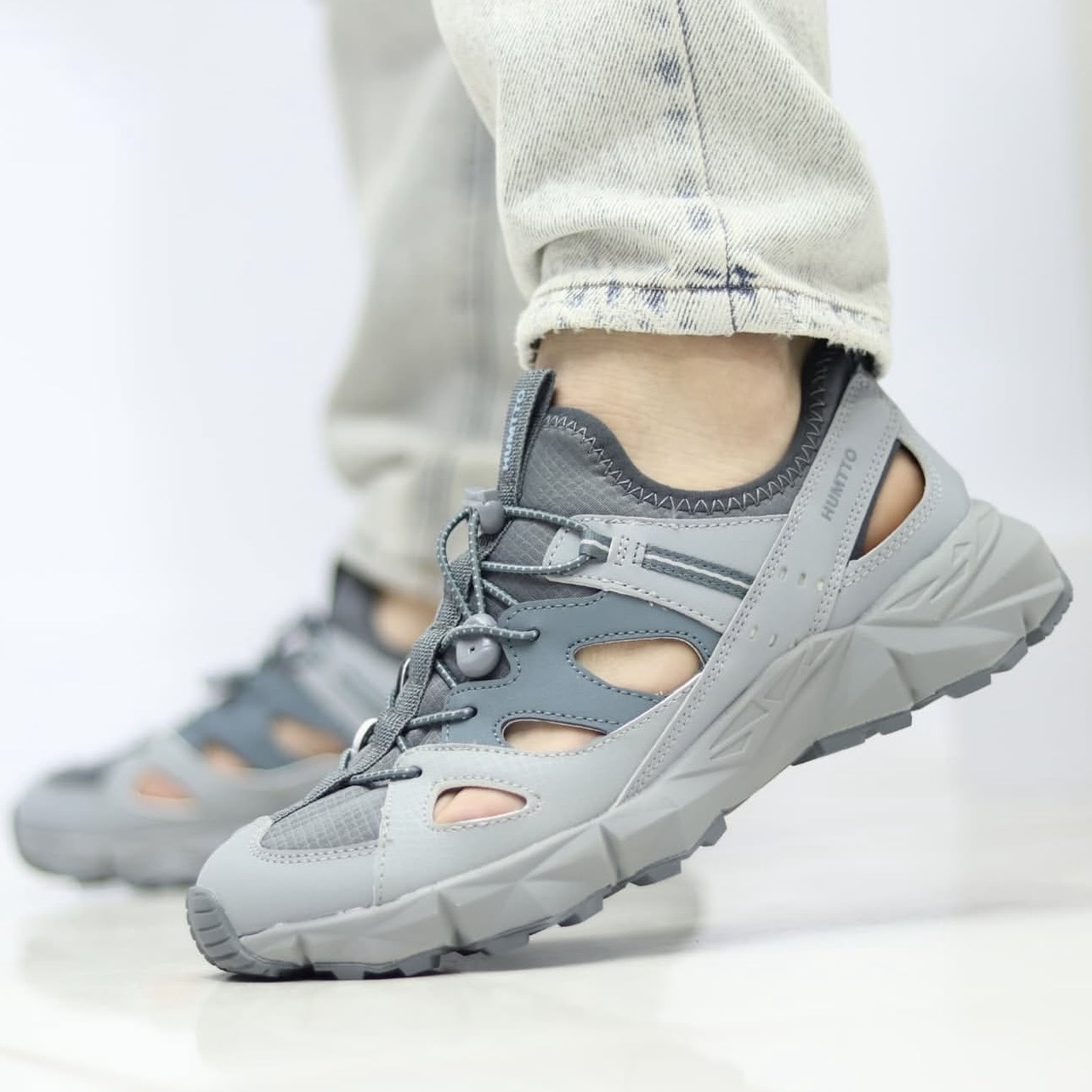 کفش صندل لژدار پیاده روی مردانه هامتو Humtto Men's sandal طوسی