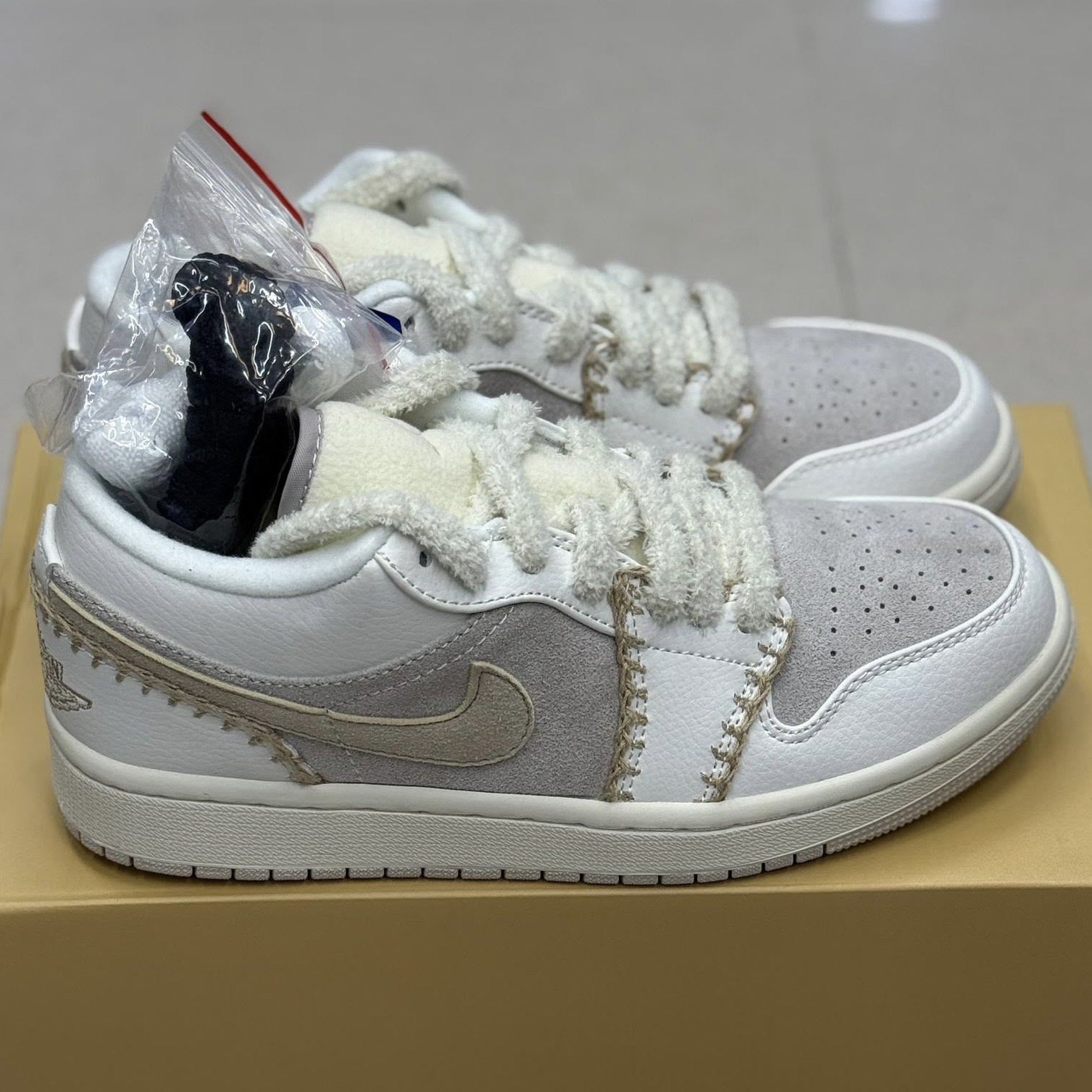 کفش کتونی کنفی نایکی جردن 1 کوزی گیرل Nike Air Jordan 1 Low SE Hemp Cozy Girl کرم