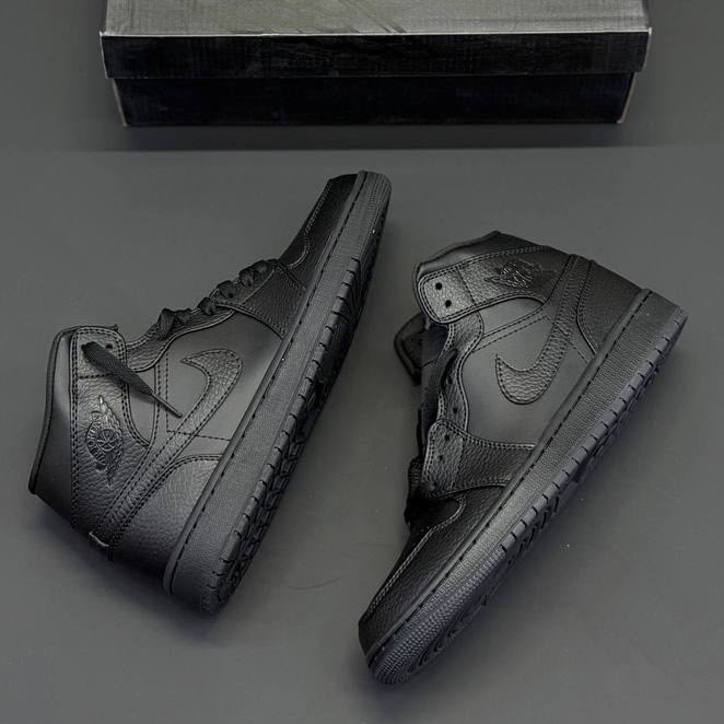 کفش کتونی نایک ایر جردن 1 ساقدار تمام مشکی "Nike Air Jordan 1 mid "Triple Black تمام مشکی