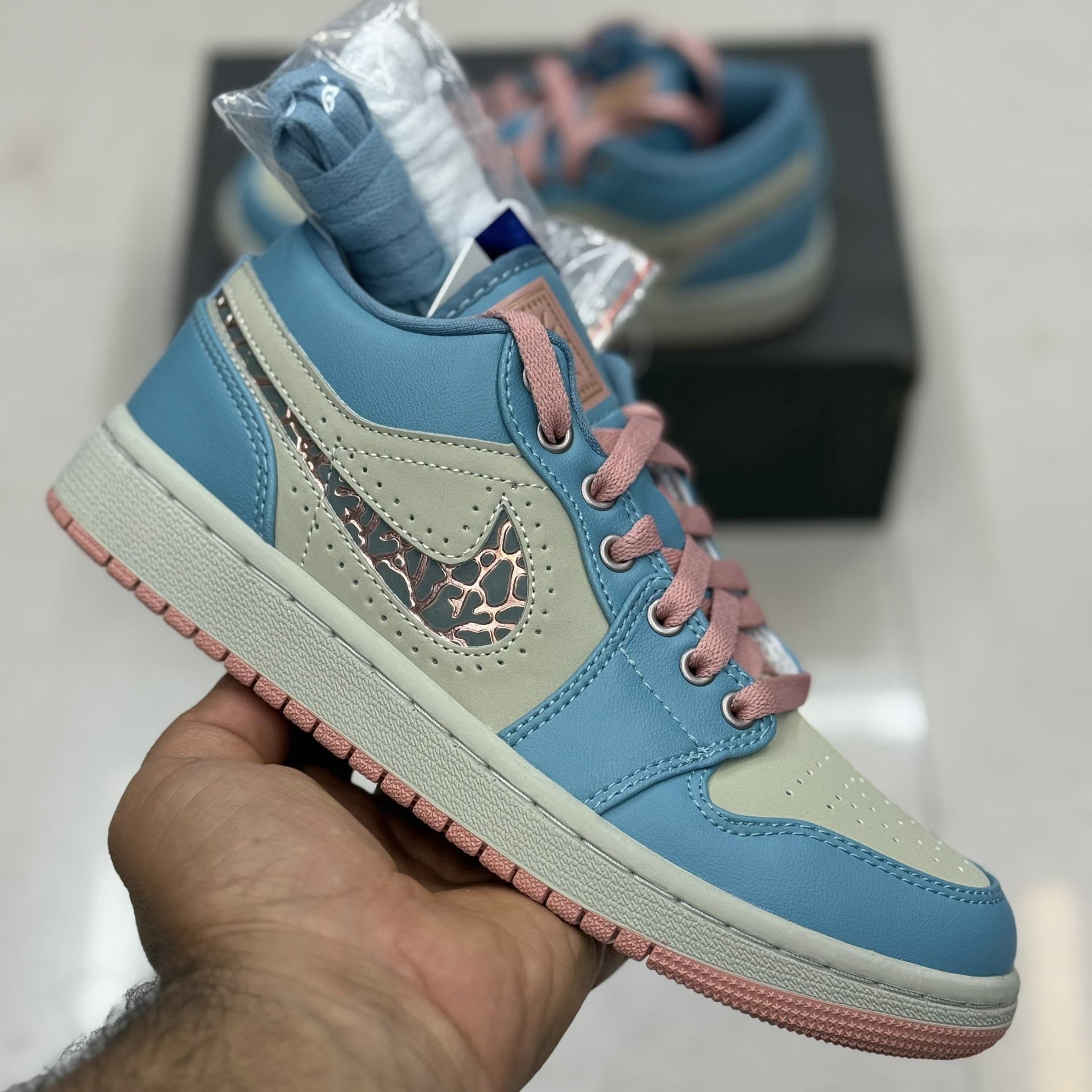 کفش کتونی زنانه نایکی ایر جردن 1 | Nike Air Jordan 1 Low SE Shoes Somos Eternos آبی