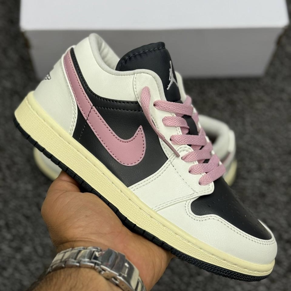 کفش کتونی زنانه نایک ایر جردن 1 لو Nike air jordan 1 Low SE مشکی صورتی