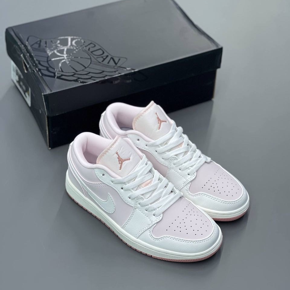 کفش کتونی زنانه نایک ایر جردن 1 بدون ساق صورتی Nike air jordan 1 Low SE Pink سفید صورتی