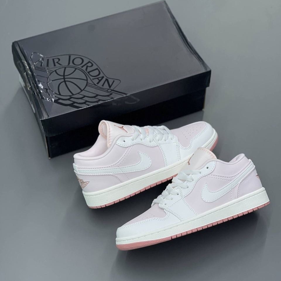 کفش کتونی زنانه نایک ایر جردن 1 بدون ساق صورتی Nike air jordan 1 Low SE Pink سفید صورتی