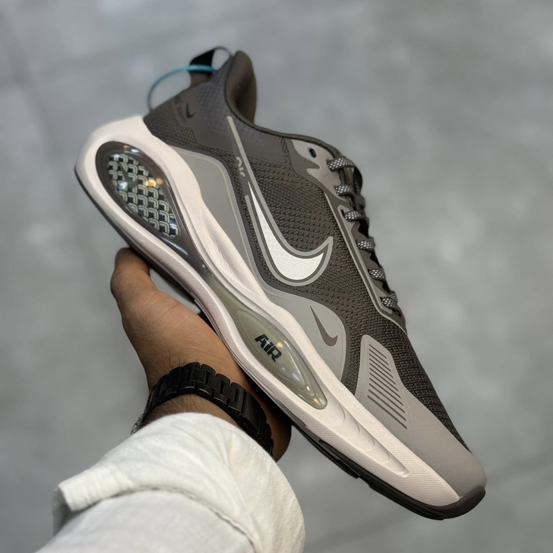 کفش کتونی مردانه نایک ایر زوم روولوشن Nike Air Zoom revolution قهوه ای