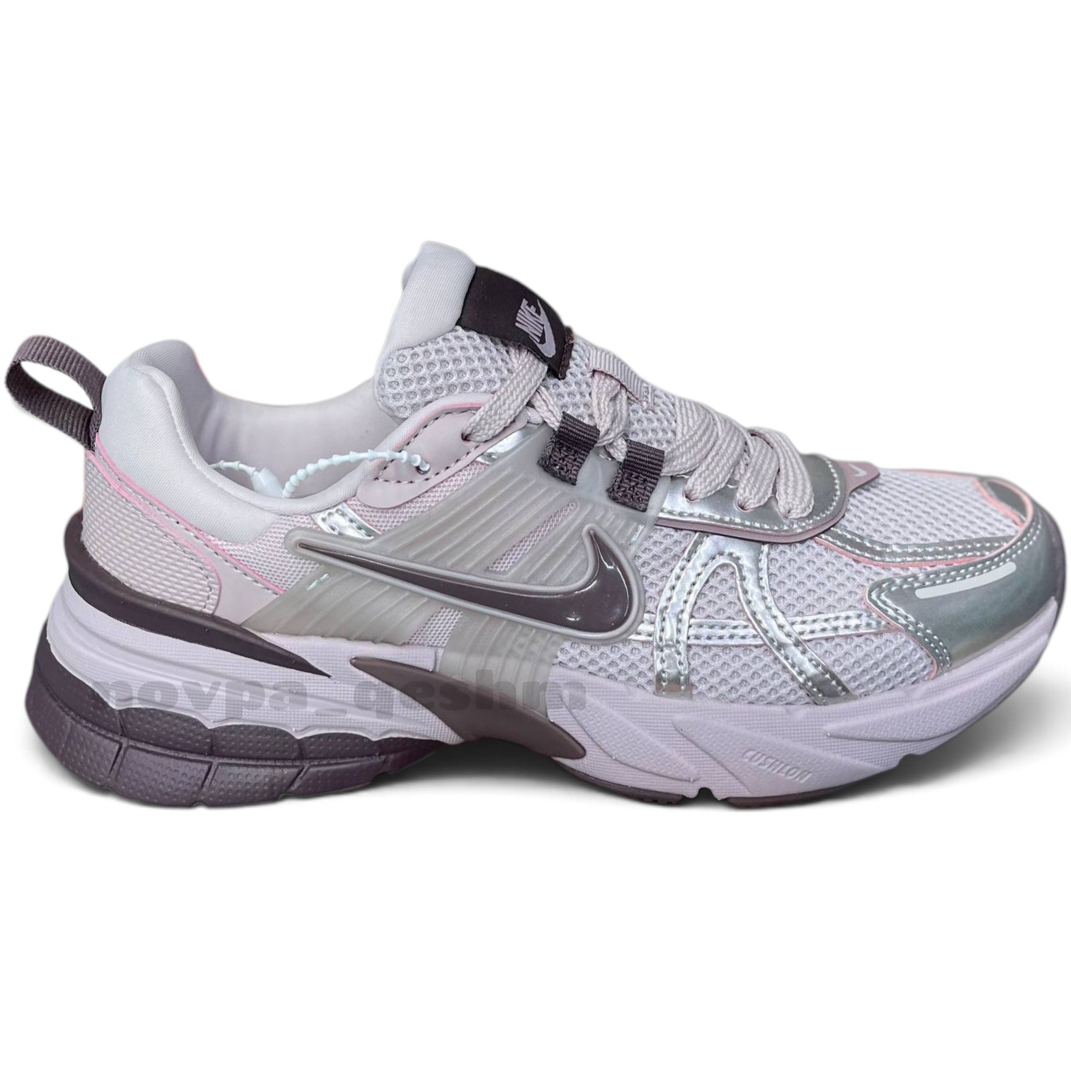کفش کتونی نایک وی تو کی رانینگ زنانه2 Nike v2k run 1379 صورتی نقره ای