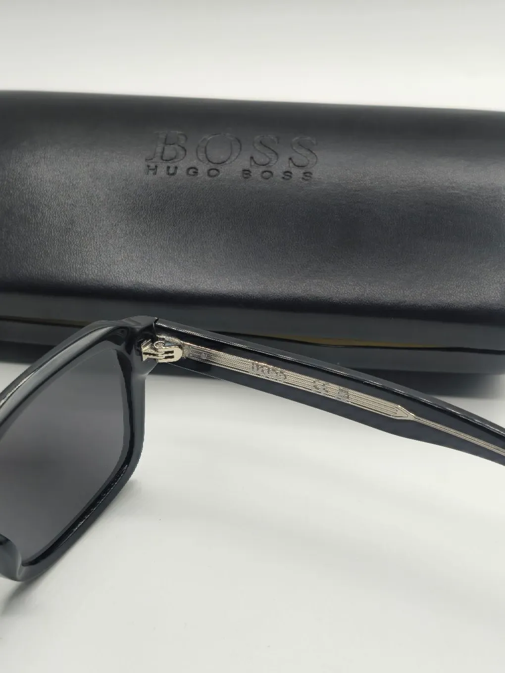 عینک آفتابی هوگوباس مدل Hugo Boss ۱۵۹۶s