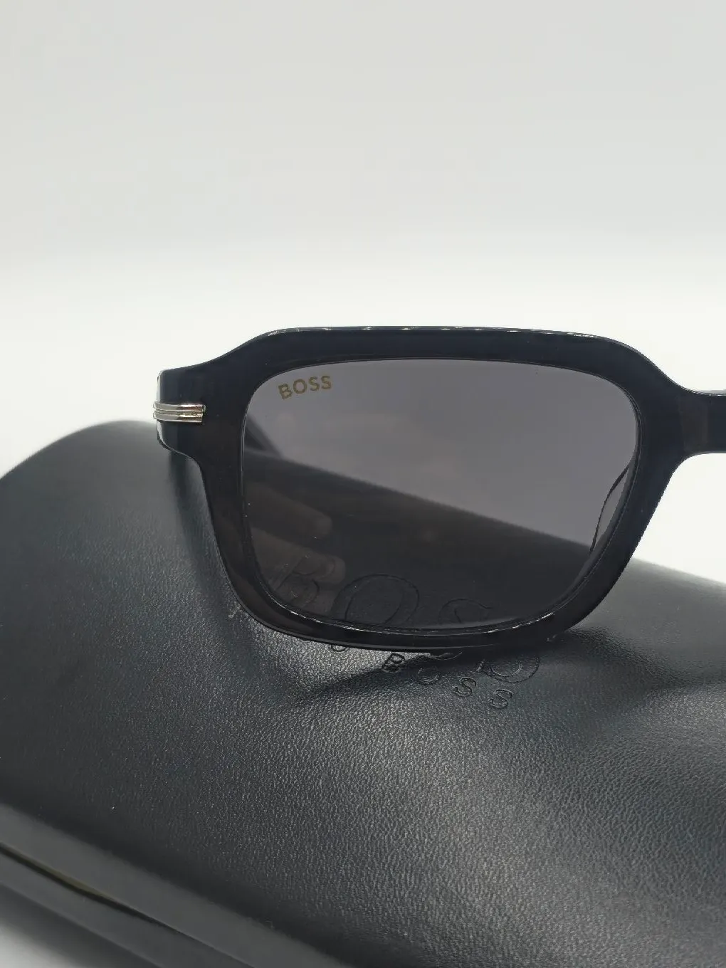 عینک آفتابی هوگوباس مدل Hugo Boss ۱۵۹۶s