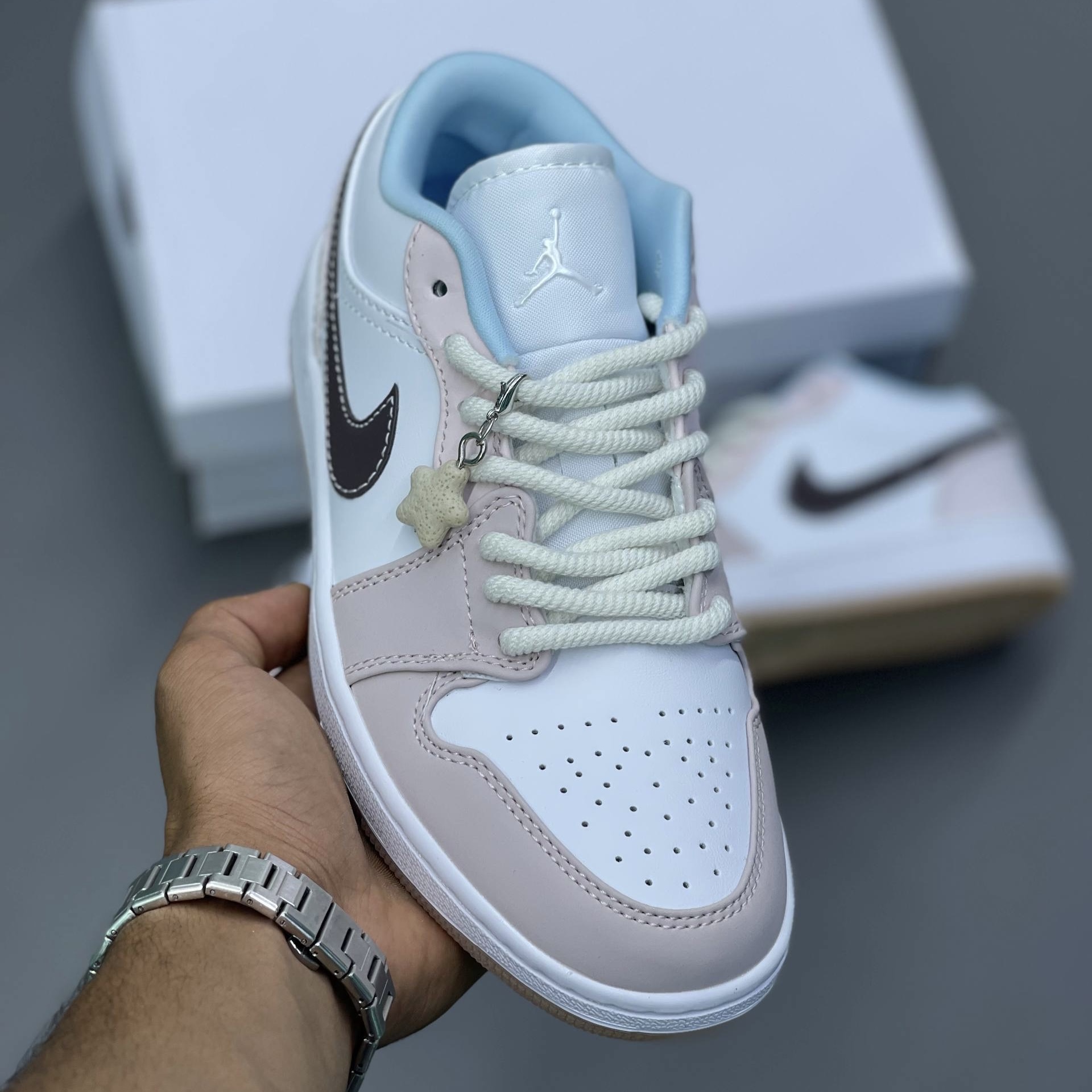 کفش کتونی زنانه نایک ایر جردن 1 لو Nike Air Jordan1 Low Women's Shoes کرم