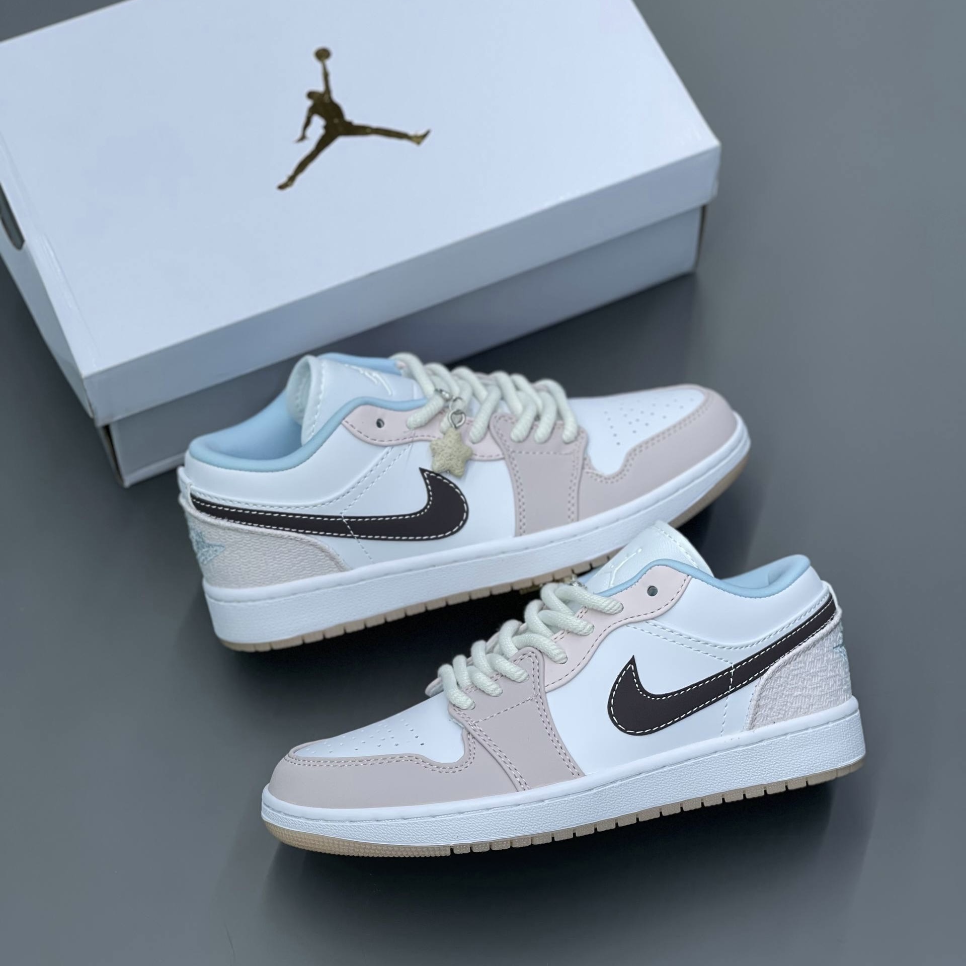 کفش کتونی زنانه نایک ایر جردن 1 لو Nike Air Jordan1 Low Women's Shoes کرم