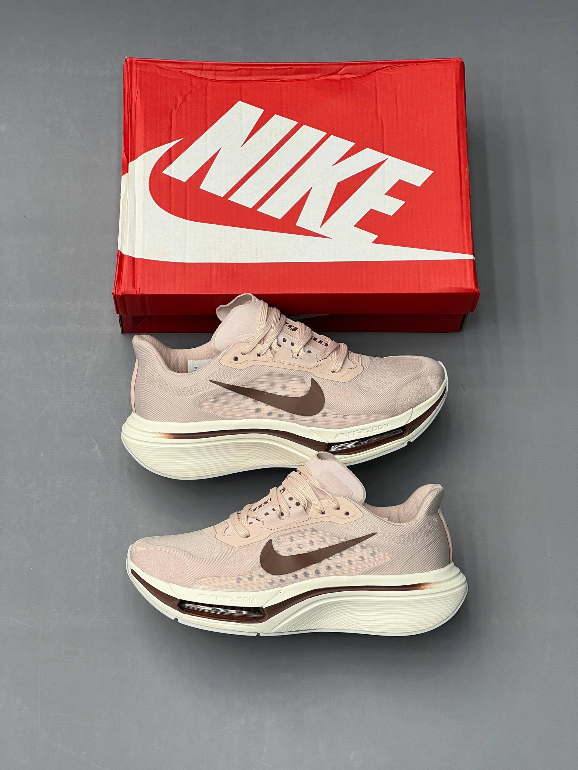 کفش کتونی زنانه نایک ایر زوم پگاسوس پرمیوم Nike Air Zoom Pegasus Premium کرم قهوه ای