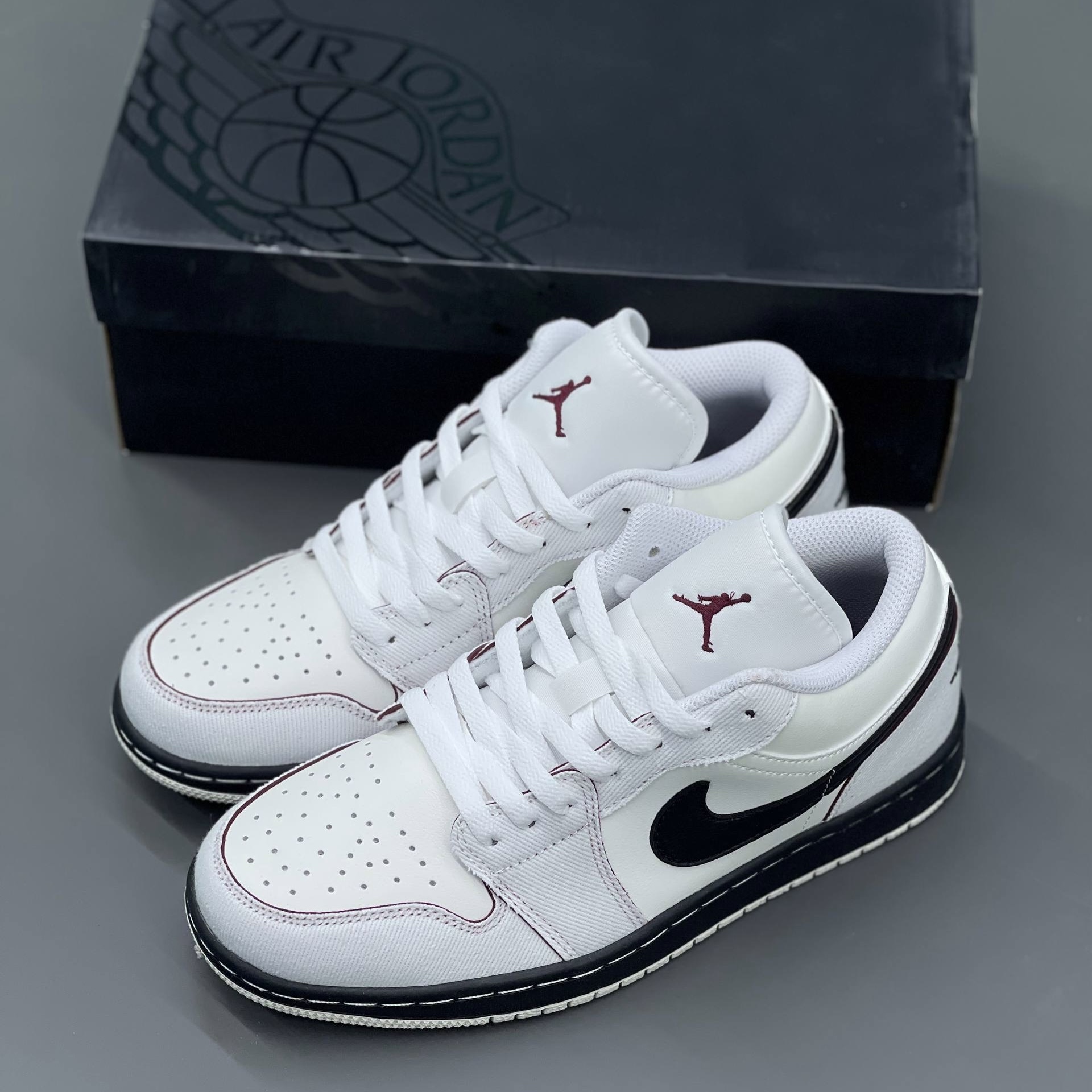 کفش کتونی مردانه نایک ایر جردن 1 لو Nike Air Jordan1 Low Men's Shoes سفید مشکی