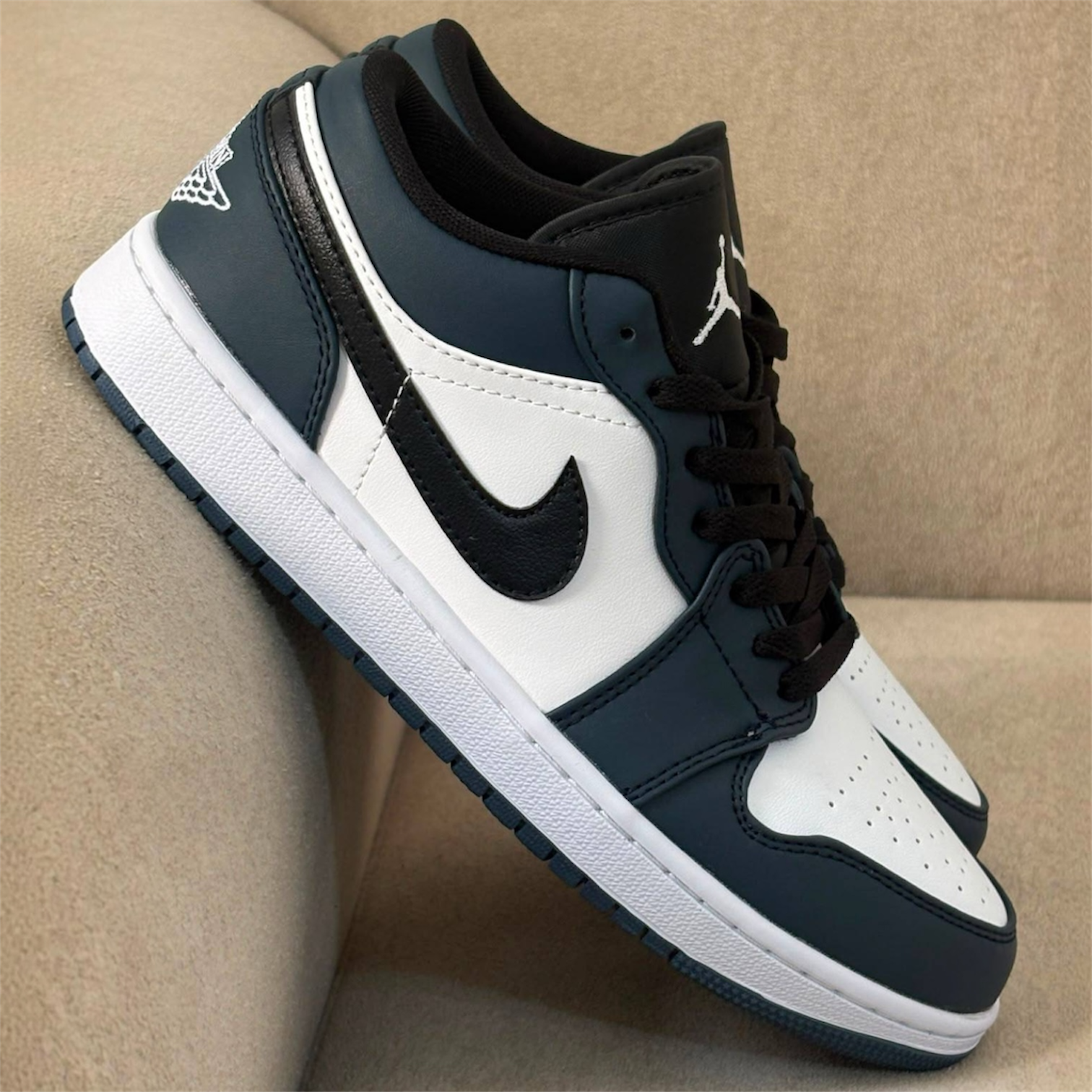 کفش کتونی مردانه نایک ایر جردن 1 لو Nike Air Jordan1 Low Men's Shoes سفید سرمه ای