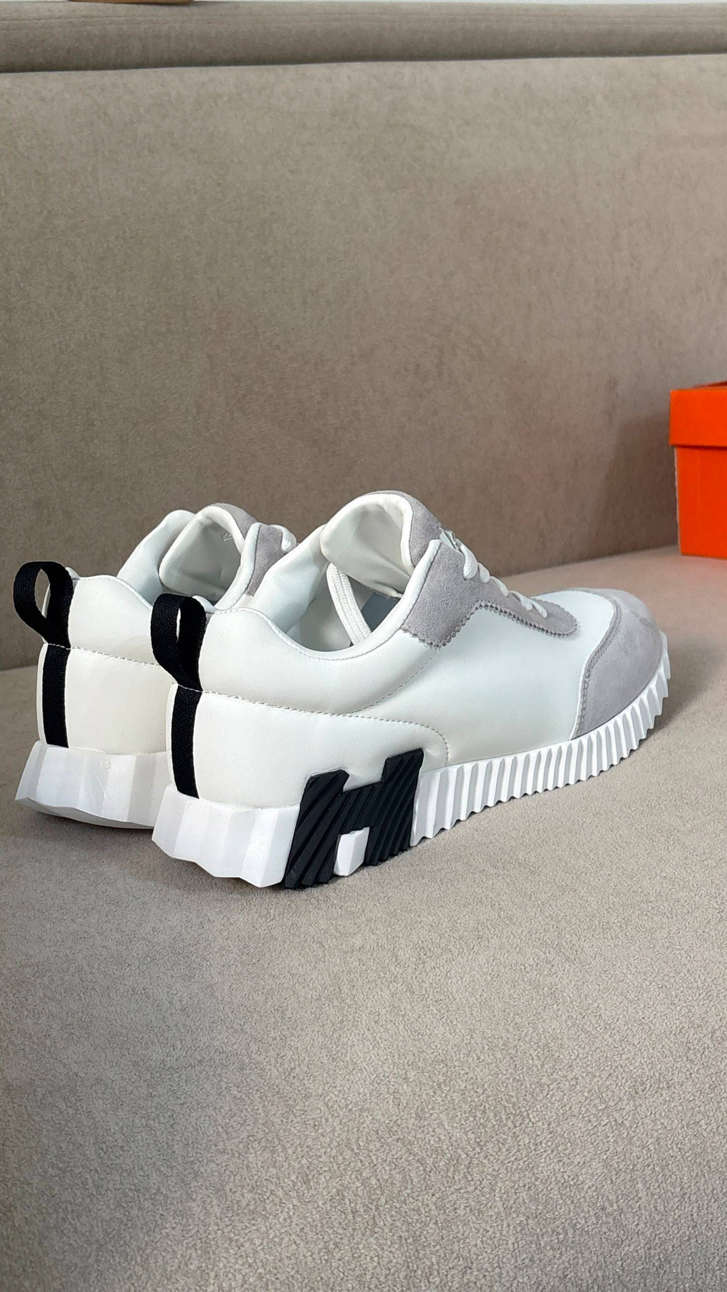 کفش کتونی مردانه هرمس بانسینگ Hermes Bouncing Sneaker سفید مشکی