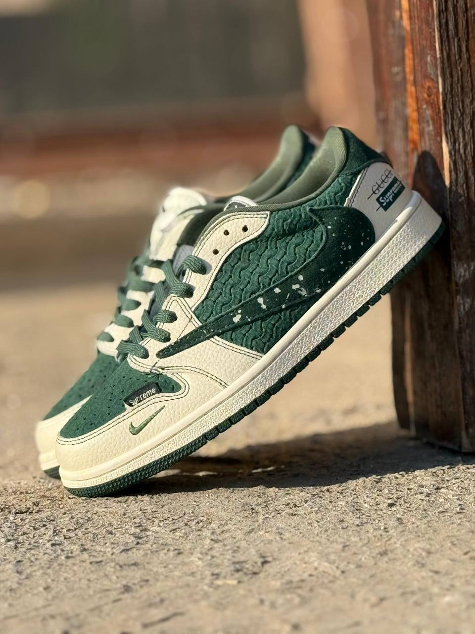 کفش کتونی مردانه نایک ایر جردن ۱ تراویس اسکات سوپریم گوچی NIKE AIR JORDAN 1 TRAVIS SCOTT X GUCCI X SUPREME سفید سبز