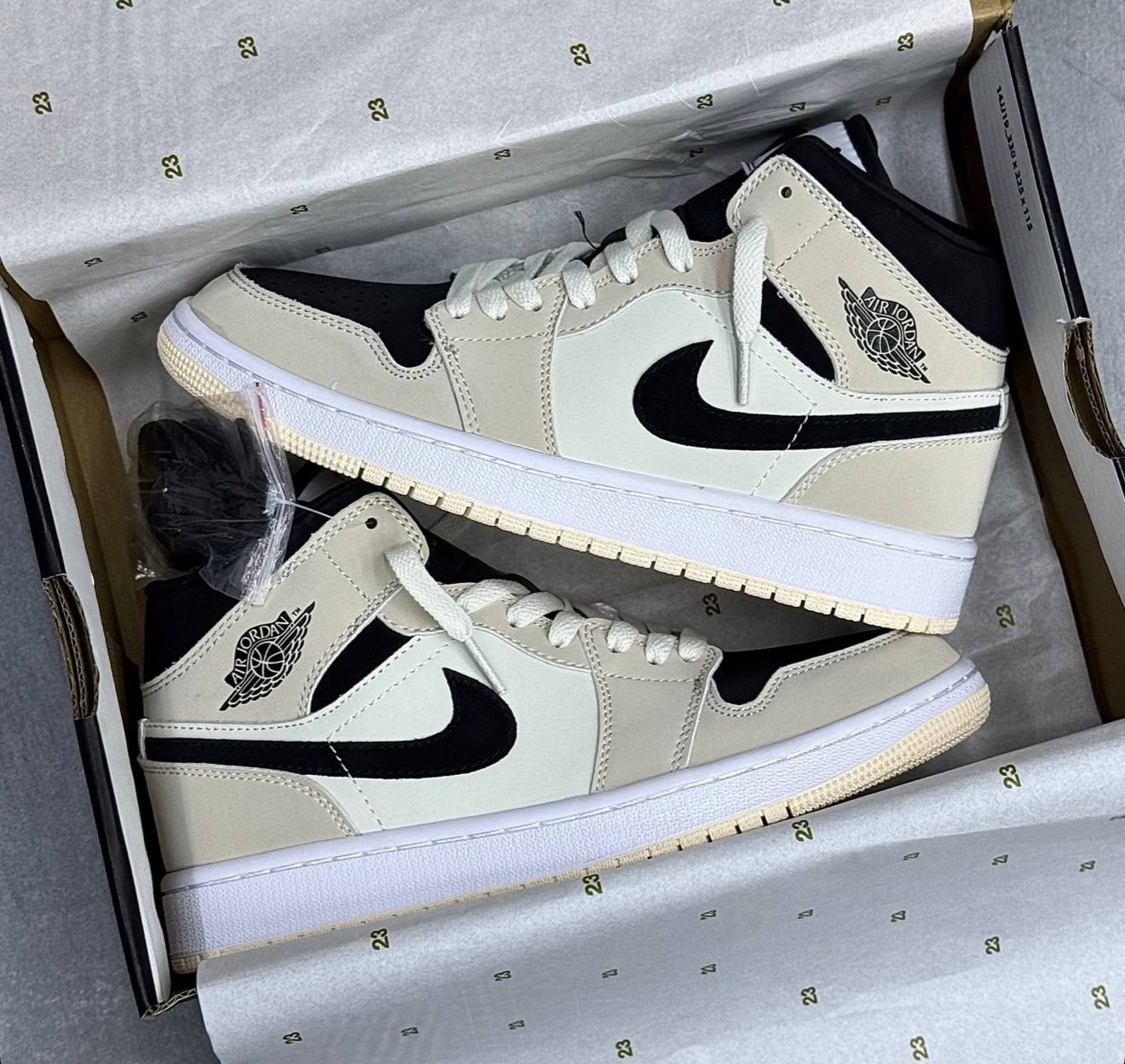 کفش کتونی زنانه ساقدار نایک ایر جردن 1 Nike air jordan 1 High کرم مشکی