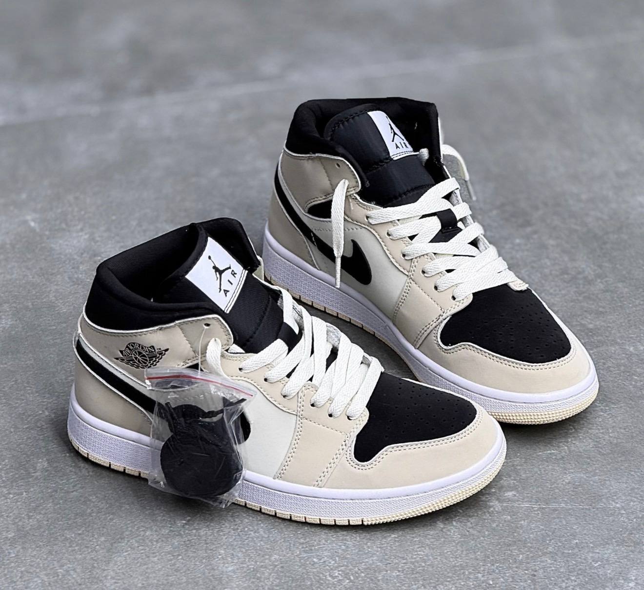 کفش کتونی زنانه ساقدار نایک ایر جردن 1 Nike air jordan 1 High کرم مشکی