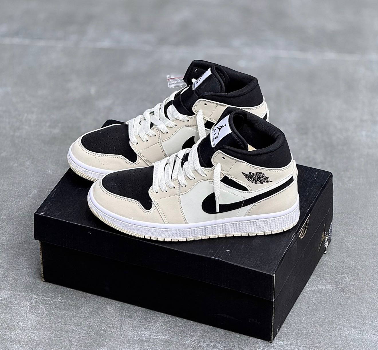 کفش کتونی زنانه ساقدار نایک ایر جردن 1 Nike air jordan 1 High کرم مشکی