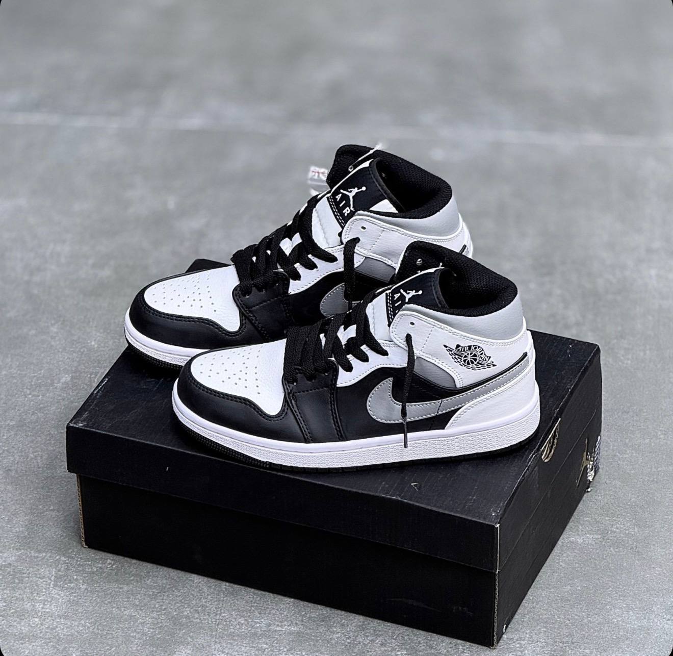 کفش کتونی زنانه نایک ایر جردن ۱ ساقدار شادوو Nike Air Jordan 1 High Shadow 1610 مشکی سفید