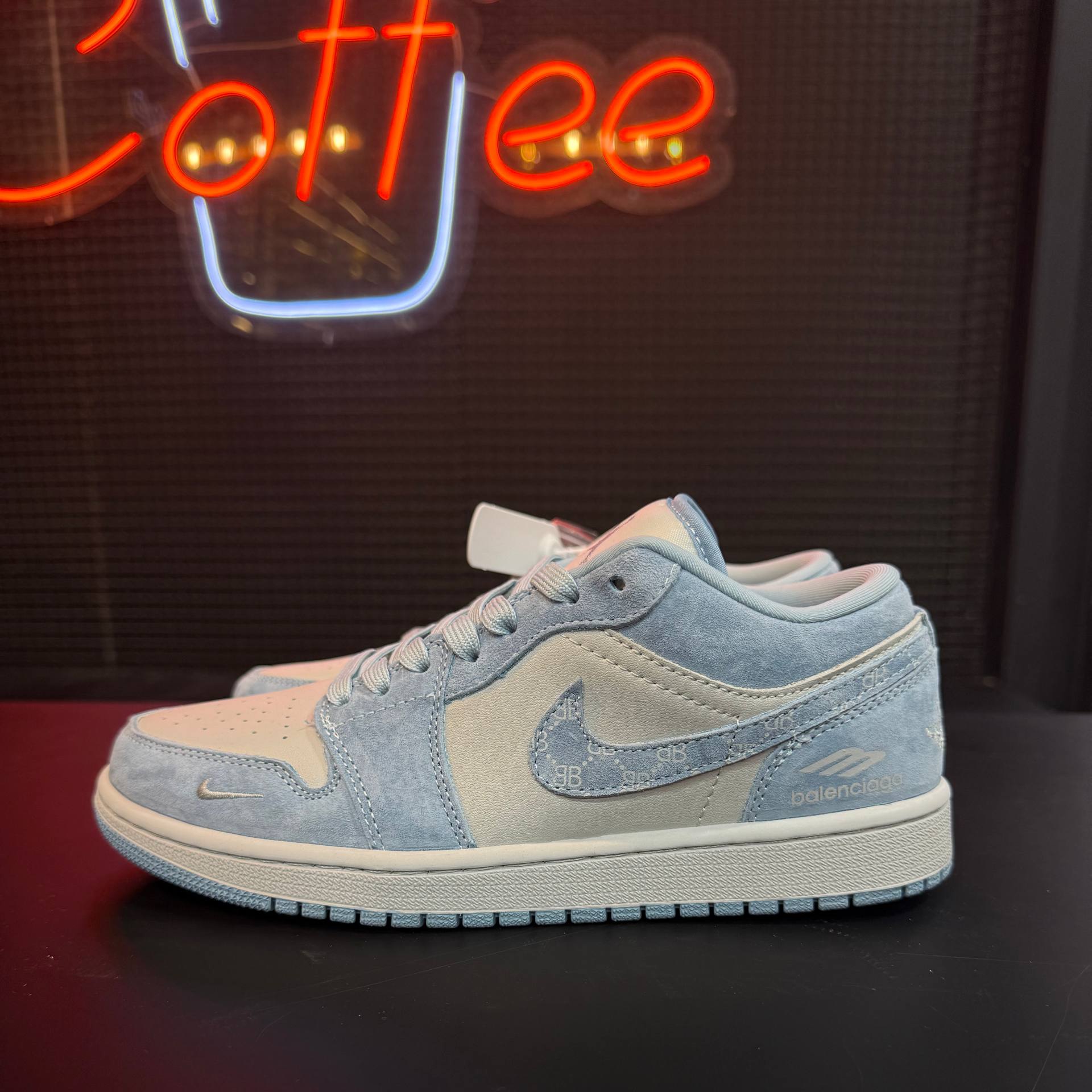 کفش کتونی زنانه و مردانه نایک ایر جردن 1 لو بالنسیاگا Nike Air Jordan 1 Low Balenciaga سفید آبی