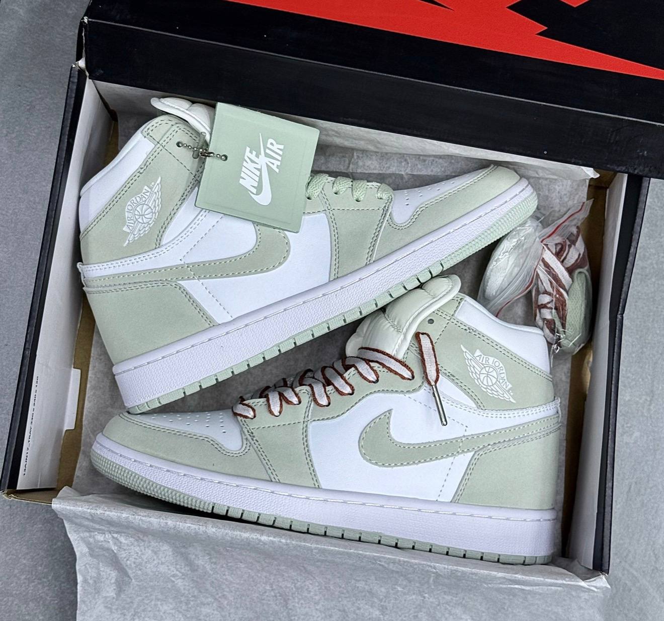 کفش کتونی زنانه و مردانه نایک ایر جردن وان ساقدار سی فوم (سبز ماچا) Nike Air Jordan 1 Retro High Seafoam سفید سبز