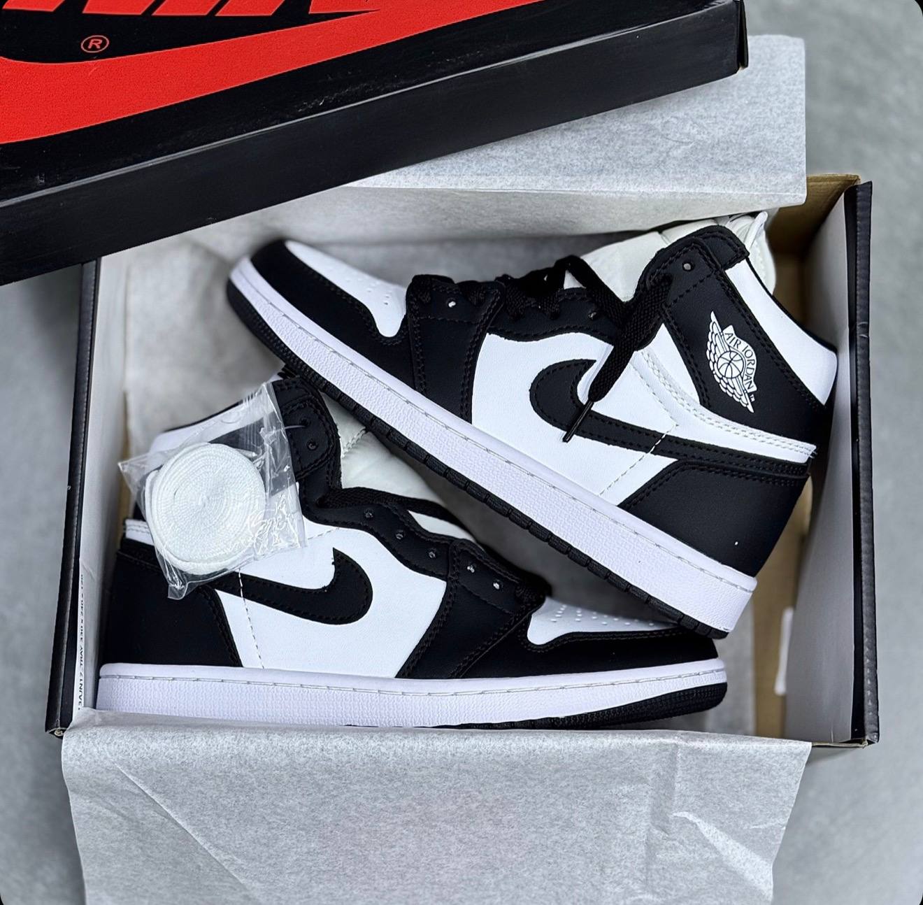 کفش کتونی زنانه و مردانه نایک ایر جردن ۱ ساقدار پاندا Nike Air Jordan 1 High Panda سفید مشکی