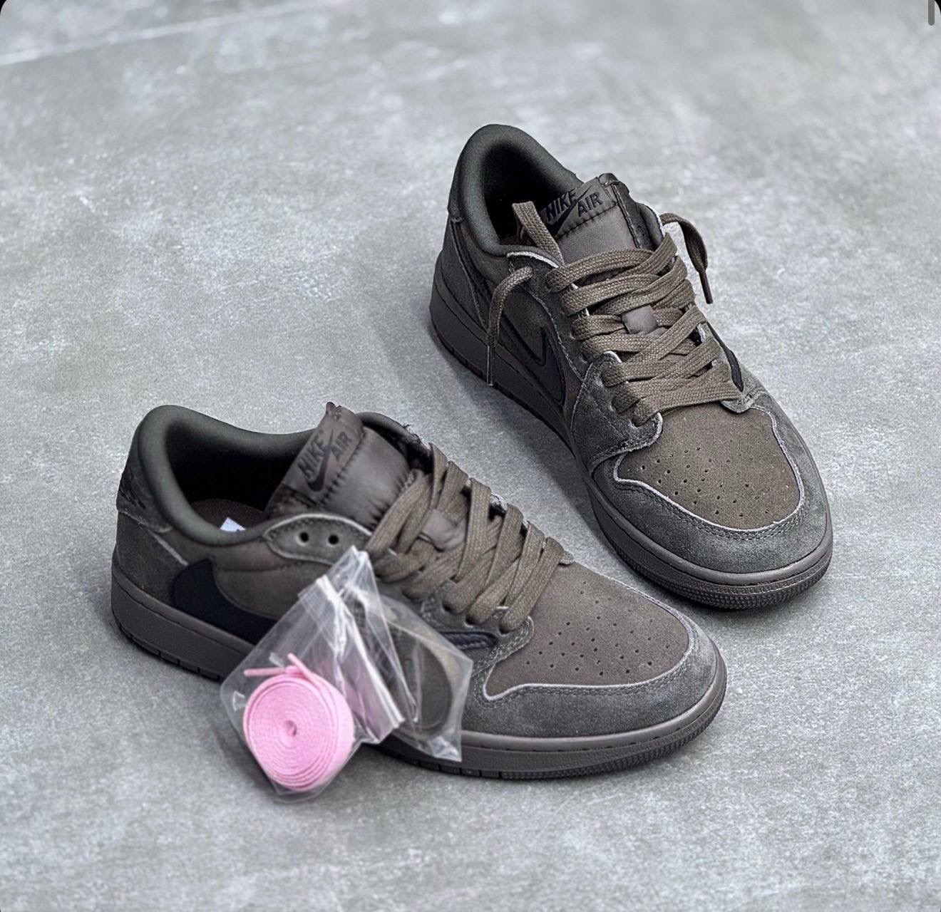 کفش کتونی مردانه نایک ایر جردن ۱ تراویس اسکات موکا Nike Air Jordan 1 Travis Scott x Velvet Brown
