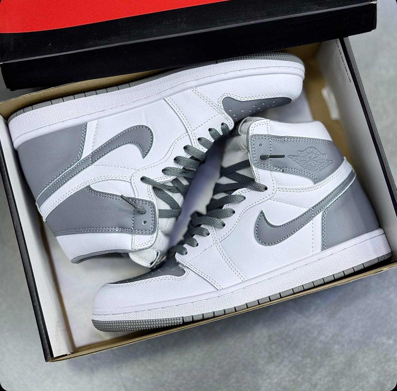 کفش کتونی نایک ایر جردن 1 ساقدار استیل طوسی سفید 'Nike Air Jordan 1 Retro Hight OG 'Stealth