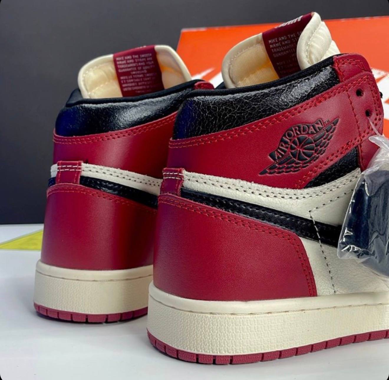کفش کتونی نایک ایر جردن 1 ساقدار شیکاگو لاست اند فاند Nike Air Jordan 1 Chicago Lost and Found مشکی قرمز