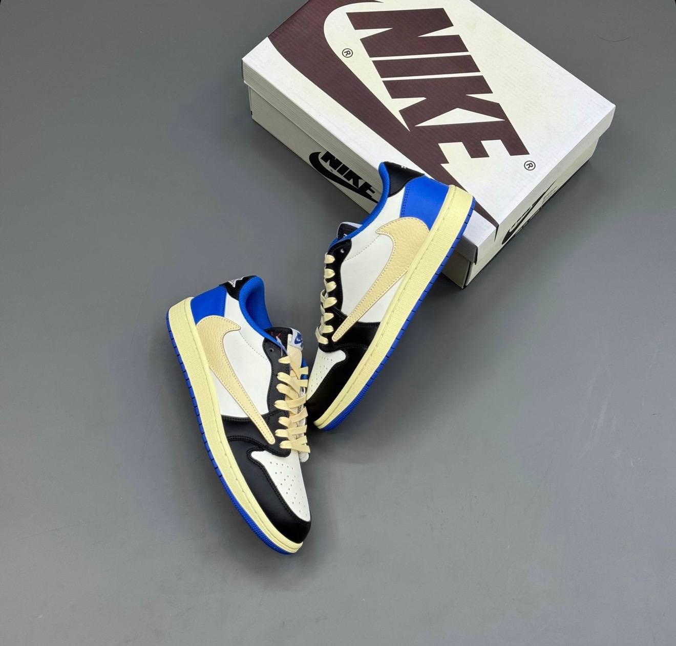 کفش کتونی نایک ایر جردن وان لو تراویس فرگمنت Nike Air Jordan 1 Low Travis Scott Fragment کرم مشکی
