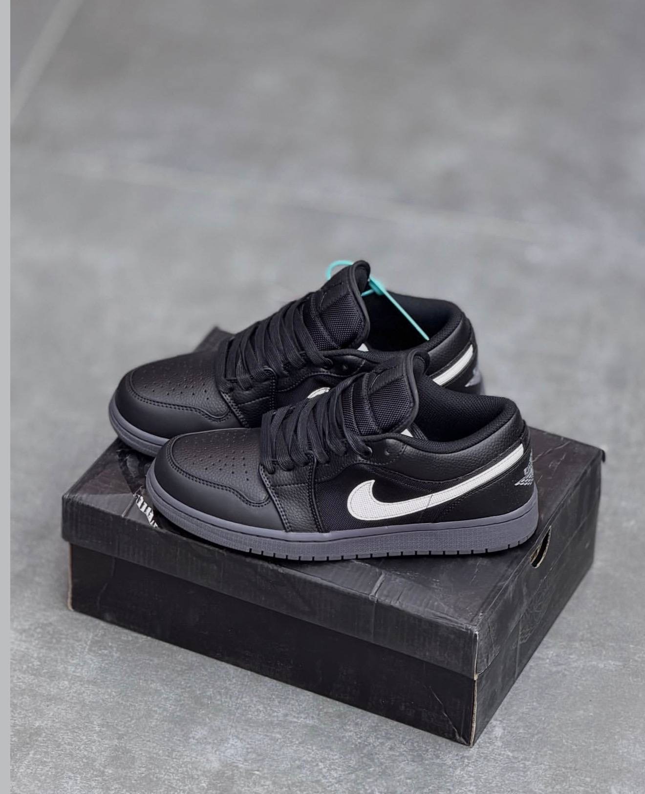 کفش کتونی نایک ایر جردن 1 تنیس مشکی دودی Nike Air Jordan 1 Tenis para hombre Dark Smoke Grey