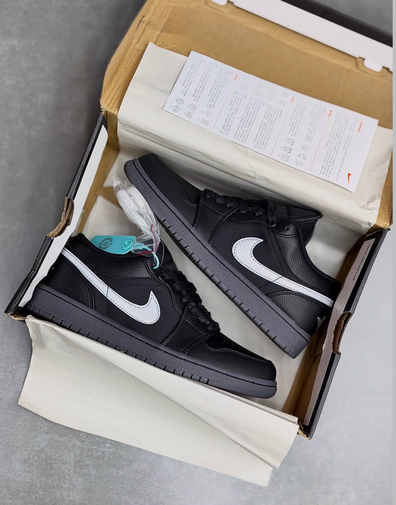 کفش کتونی نایک ایر جردن 1 تنیس مشکی دودی Nike Air Jordan 1 Tenis para hombre Dark Smoke Grey