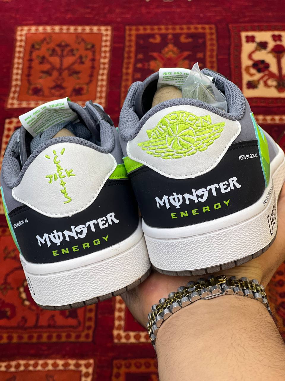 کتونی نایک ایر جردن 1 تراویس اسکات هونیگان مانستر NIKE AIR JORDAN 1 TRAVIS SCOTT X HOONIGAN MONESTER طوسی سبز