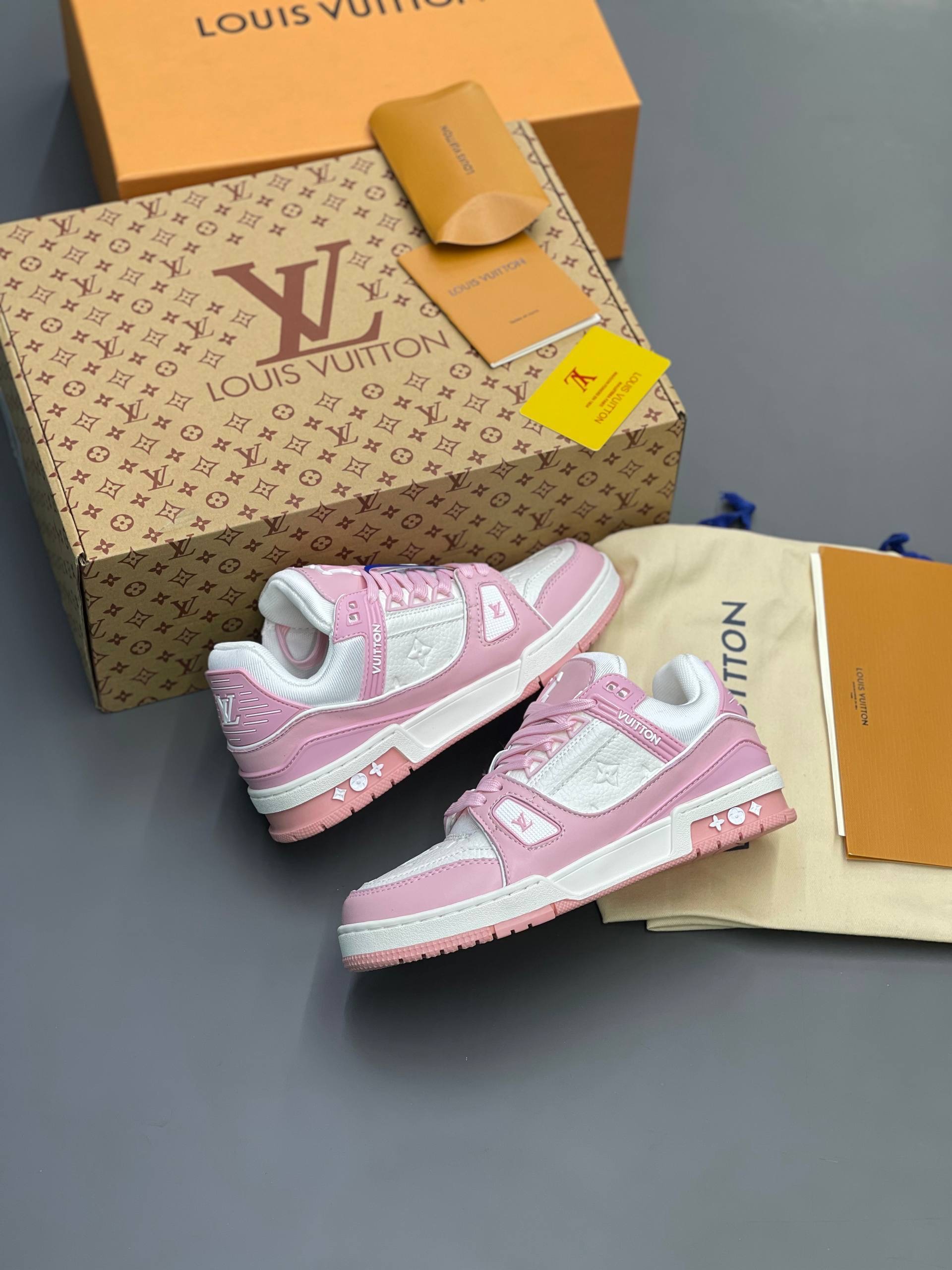 کفش کتونی زنانه لویی ویتون ترینر سوپر فول مستر LOUIS VUITTON TRAINER صورتی