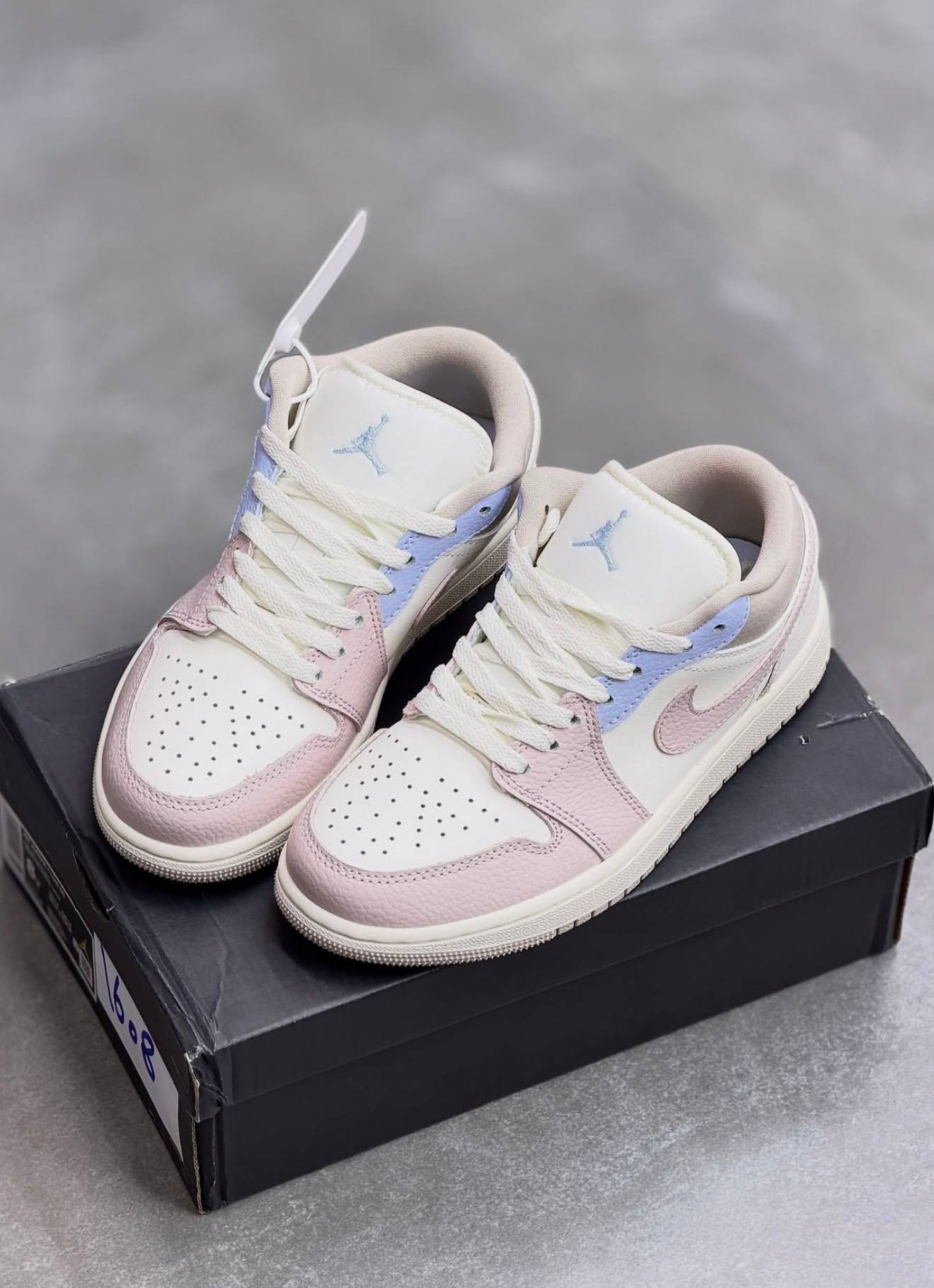 کفش کتونی زنانه نایک ایر جردن 1 صورتی رز Nike Air Jordan 1 Low Particle Rose