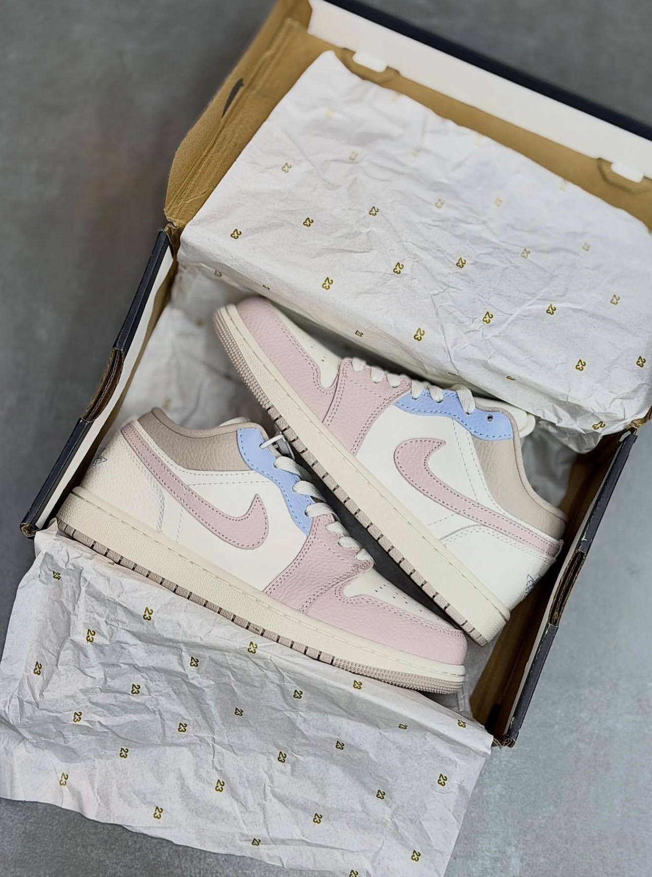 کفش کتونی زنانه نایک ایر جردن 1 صورتی رز Nike Air Jordan 1 Low Particle Rose