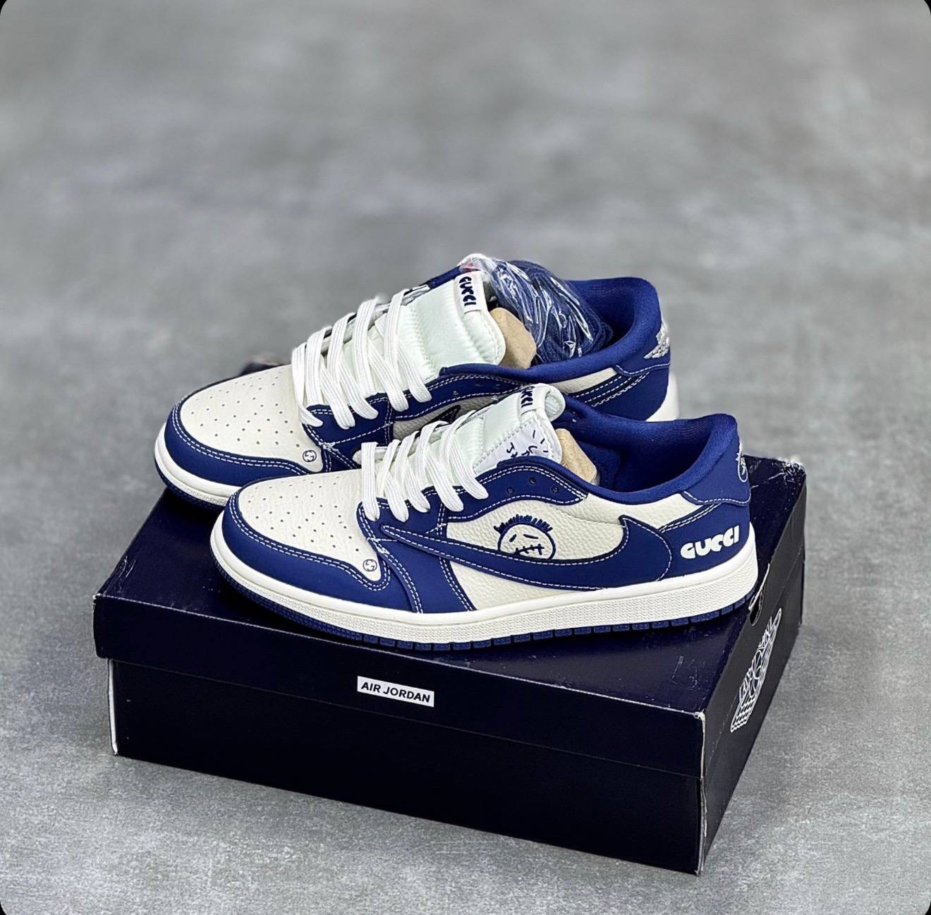 کفش کتونی مردانه نایک ایر جردن 1 تراویس اسکات گوچی NIKE AIR JORDAN 1 TRAVIS SCOTT X GUCCI سرمه ای