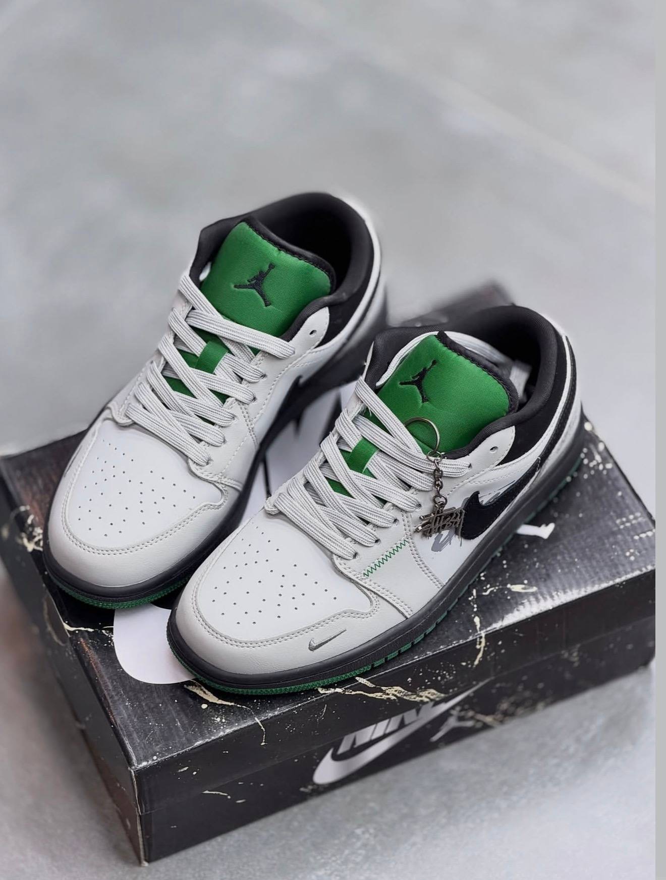 کفش کتونی مردانه نایک ایر جردن وان لو استاسی لاکی 8 کرم سبز Nike Air Jordan 1 Low x Stussy Lucky 8 Custom کرم سبز مشکی
