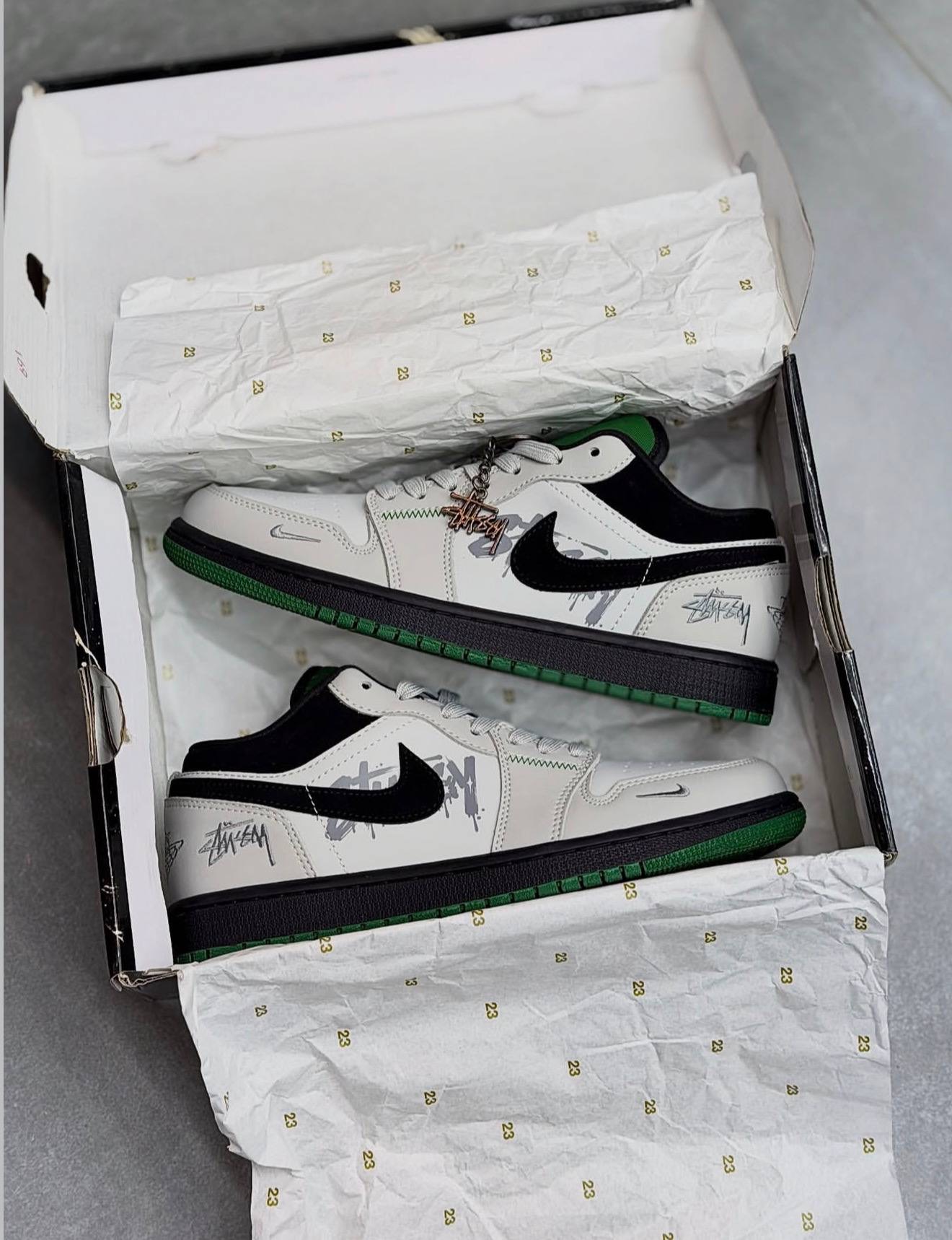 کفش کتونی مردانه نایک ایر جردن وان لو استاسی لاکی 8 کرم سبز Nike Air Jordan 1 Low x Stussy Lucky 8 Custom کرم سبز مشکی