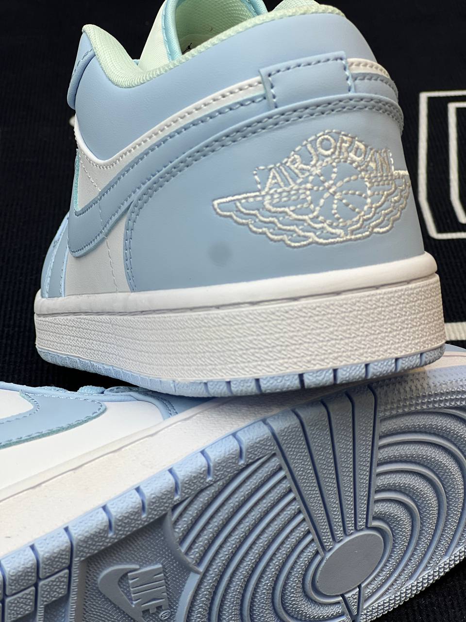 کفش کتونی نایک ایر جردن 1 آیس بلو سفید آبی یخی Nike Air Jordan 1 Ice Blue
