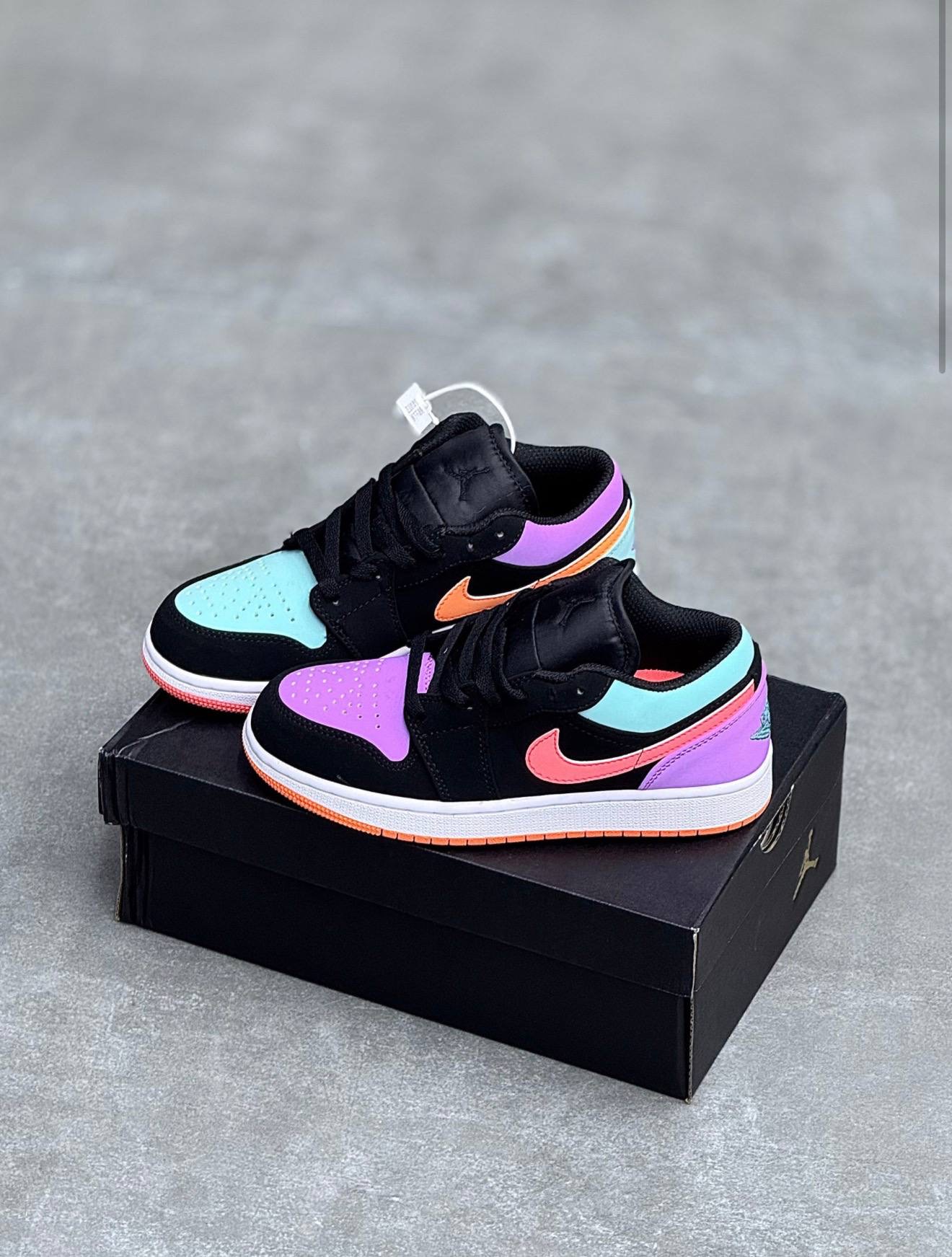 کفش کتونی نایک ایر جردن 1 لو لنگه به لنگه هالوین Nike Air Jordan 1 Low Mismatch