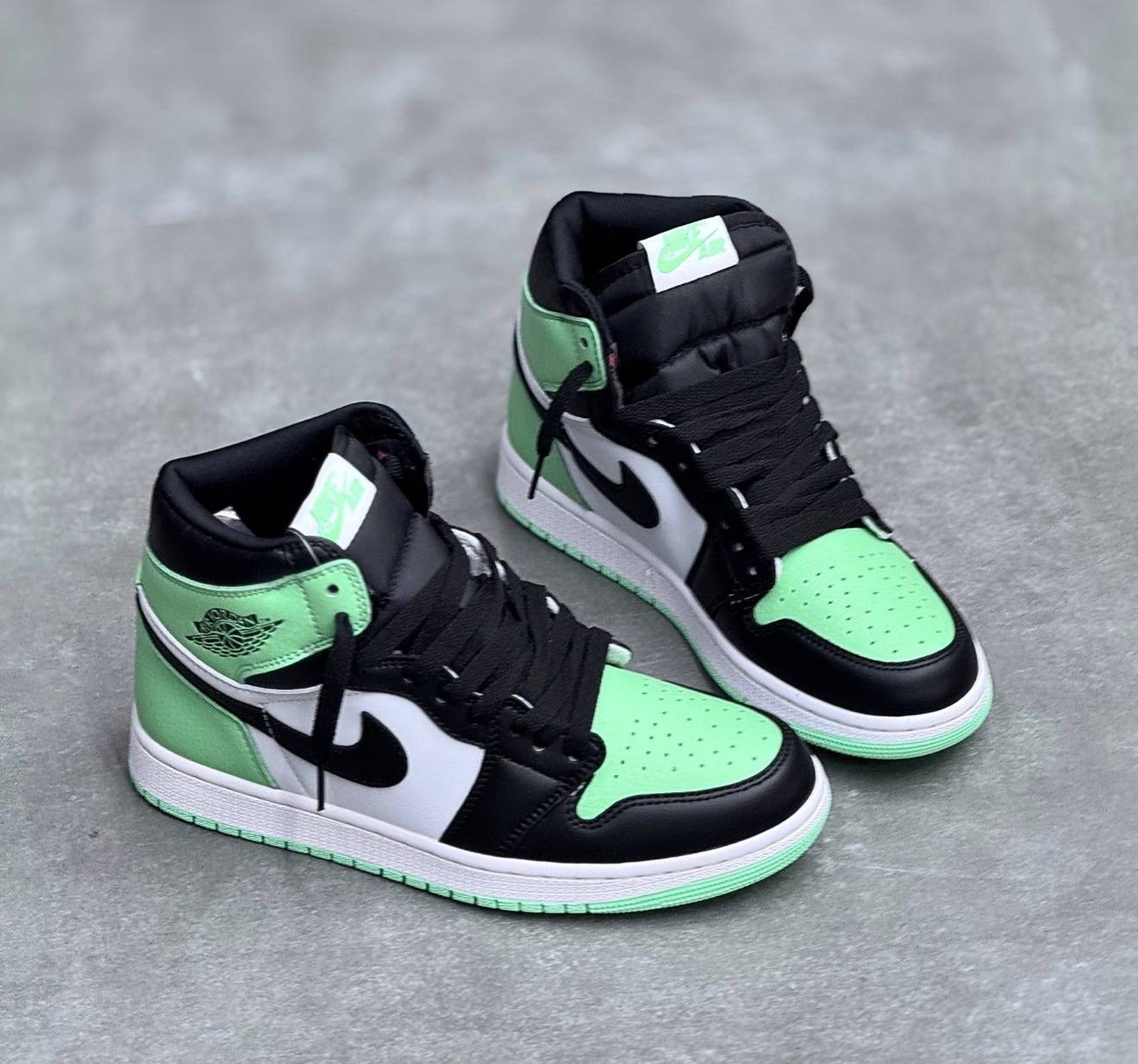 کفش کتونی نایک ایر جردن 1 لو مشکی سبز گرین گلو Nike Air Jordan 1 Retro High OG Green Glow مشکی سبز