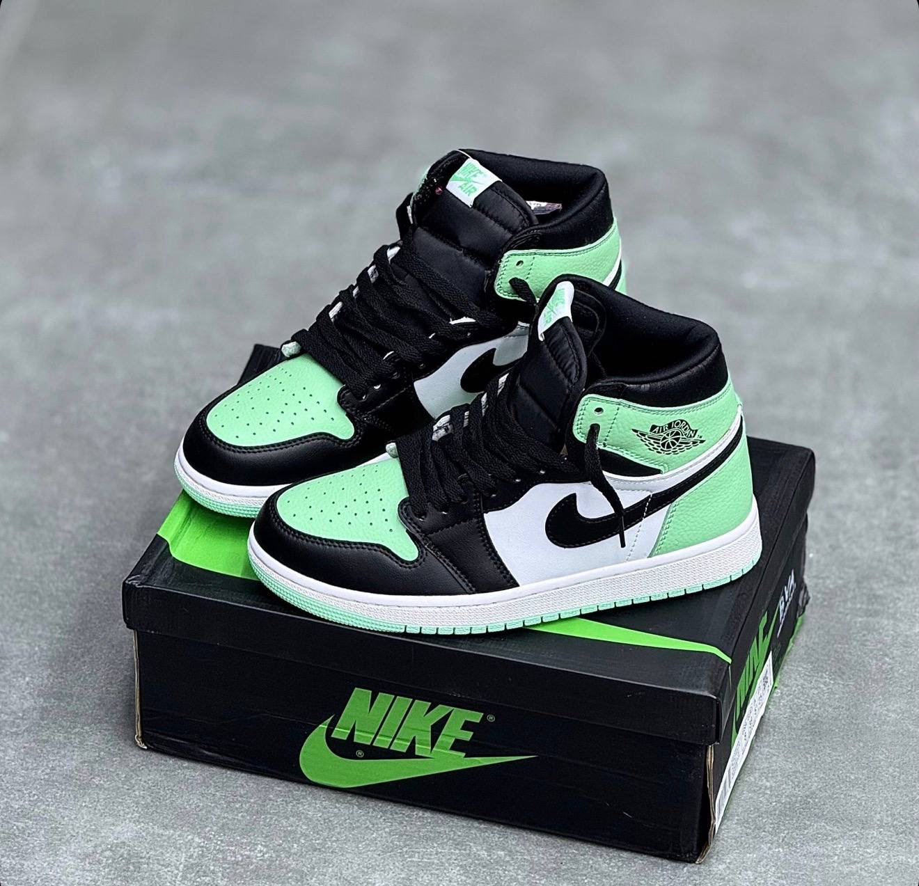 کفش کتونی نایک ایر جردن 1 لو مشکی سبز گرین گلو Nike Air Jordan 1 Retro High OG Green Glow