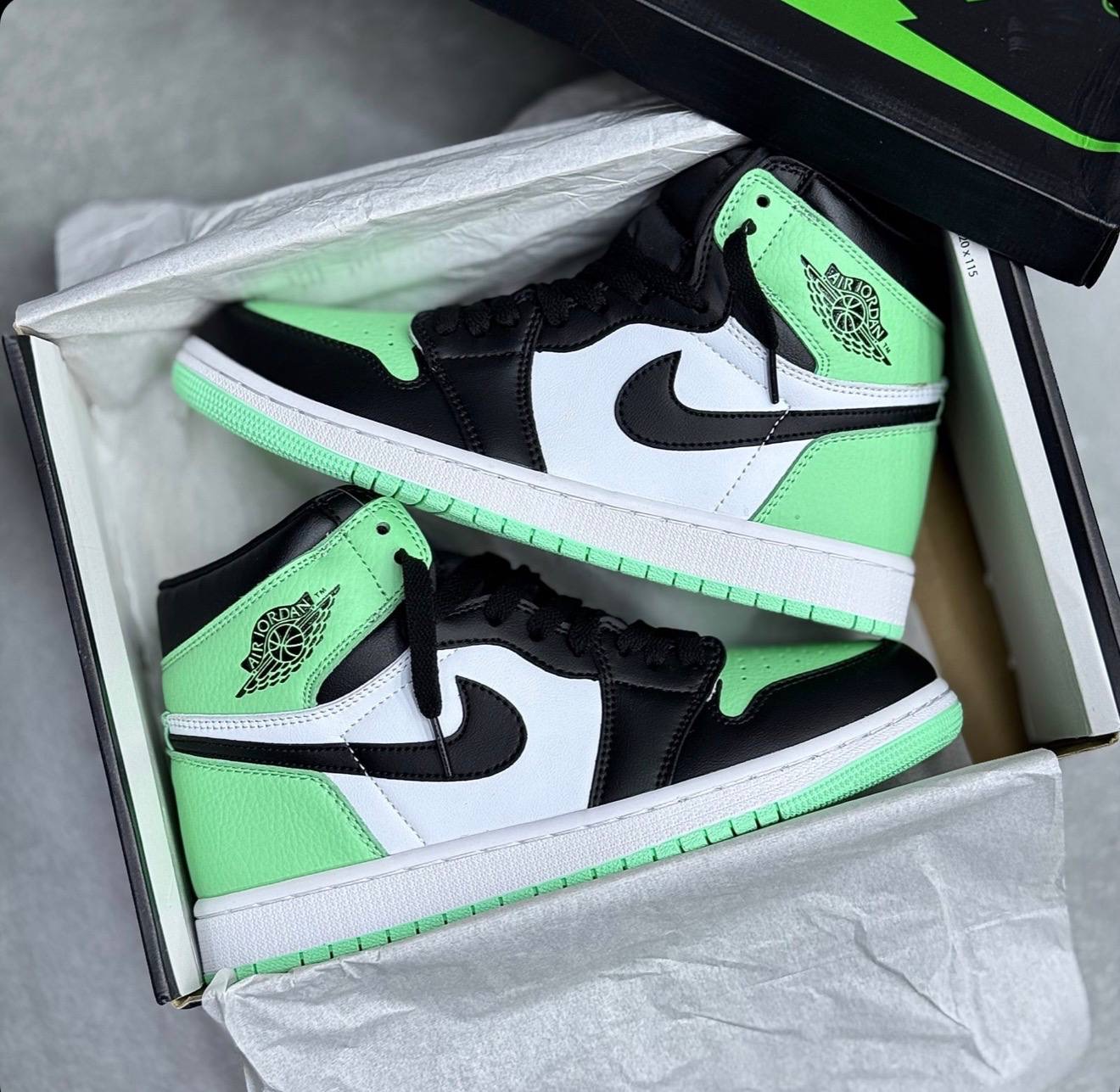 کفش کتونی نایک ایر جردن 1 لو مشکی سبز گرین گلو Nike Air Jordan 1 Retro High OG Green Glow