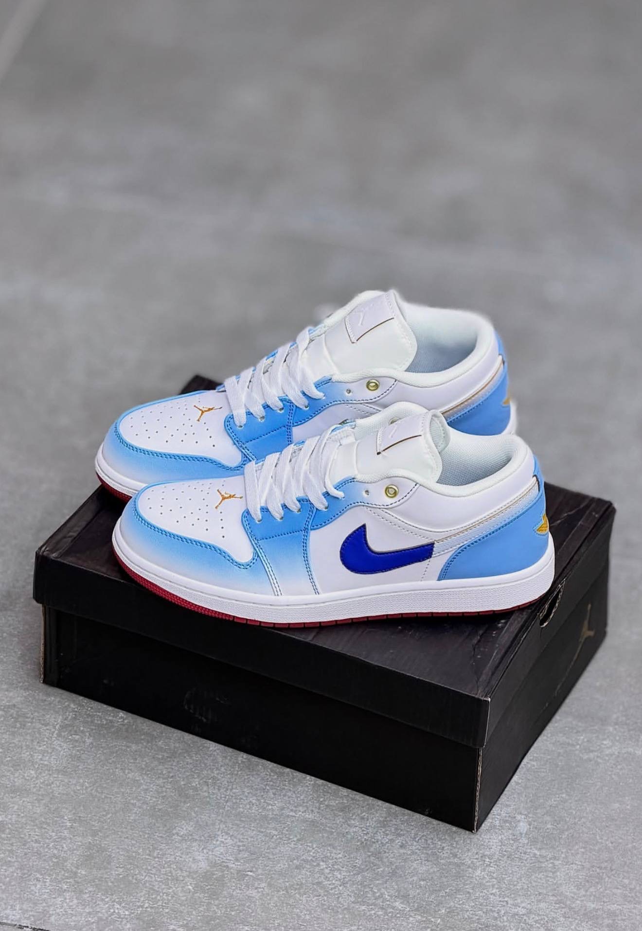 کفش کتونی نایک ایر جردن 1 یونیورسیتی بلو گرادینت Nike Air Jordan 1 Low University Blue Gradient