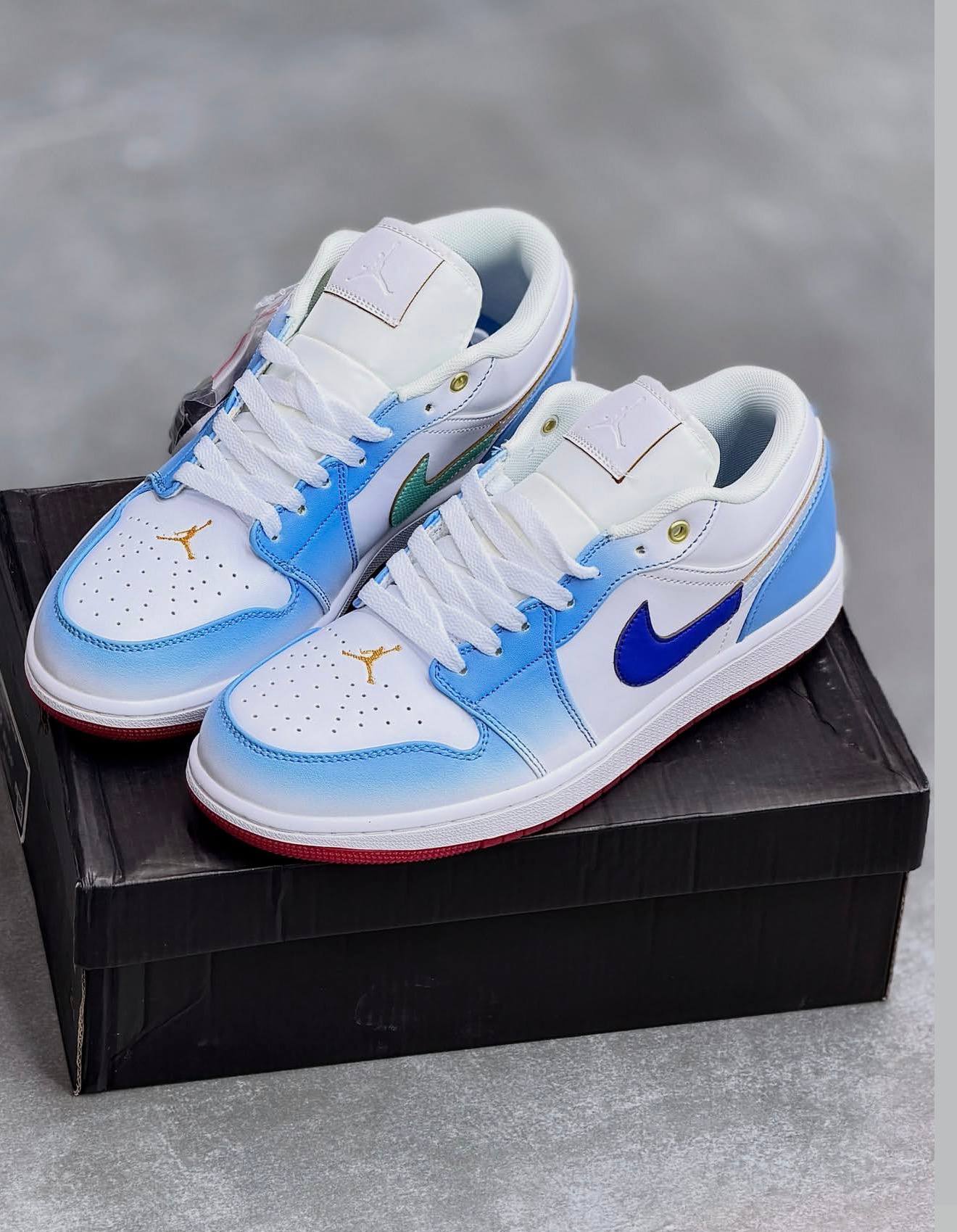 کفش کتونی نایک ایر جردن 1 یونیورسیتی بلو گرادینت Nike Air Jordan 1 Low University Blue Gradient